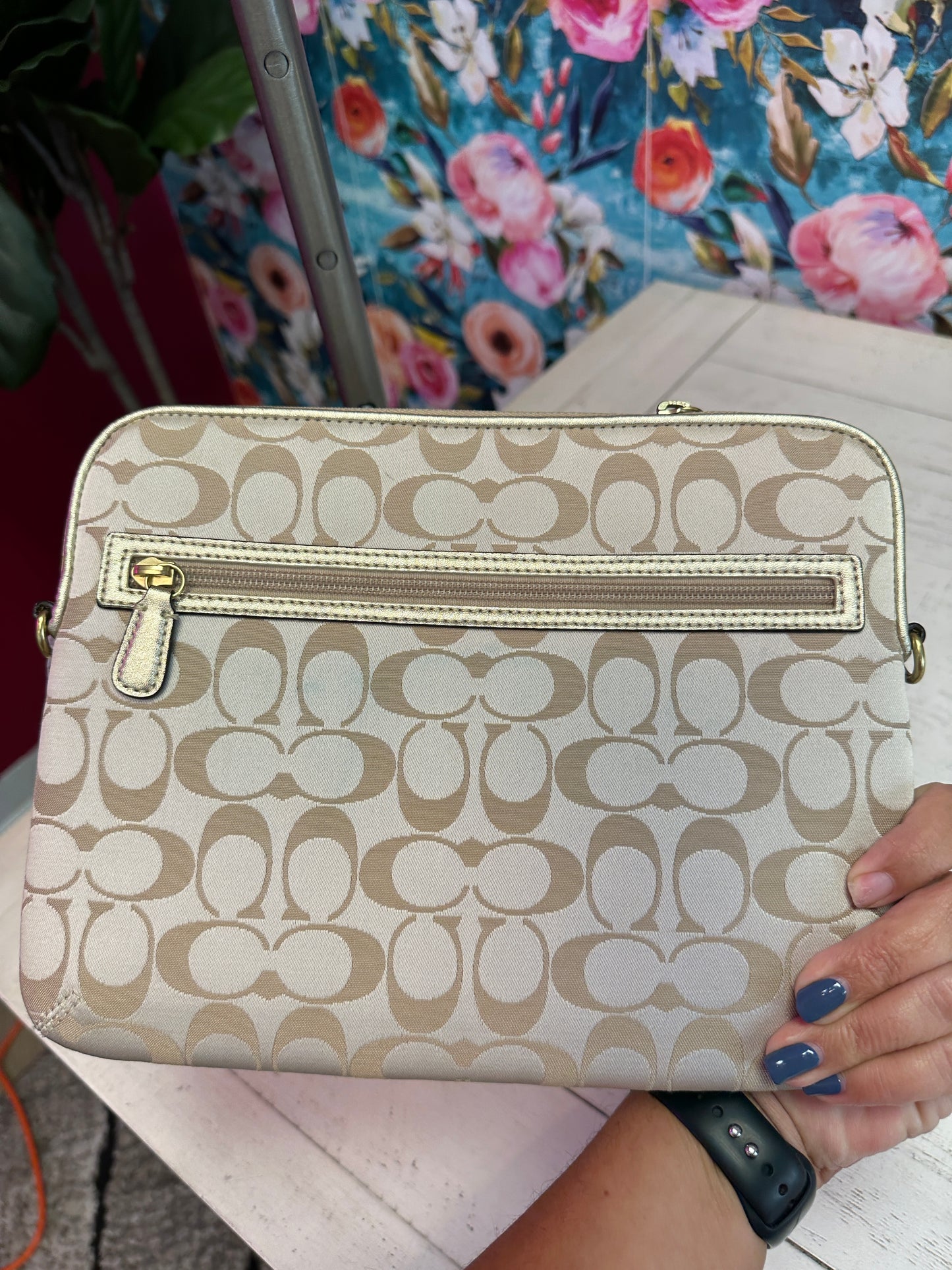 Pre Owned Coach Daisy Tablet Crossbody Bag