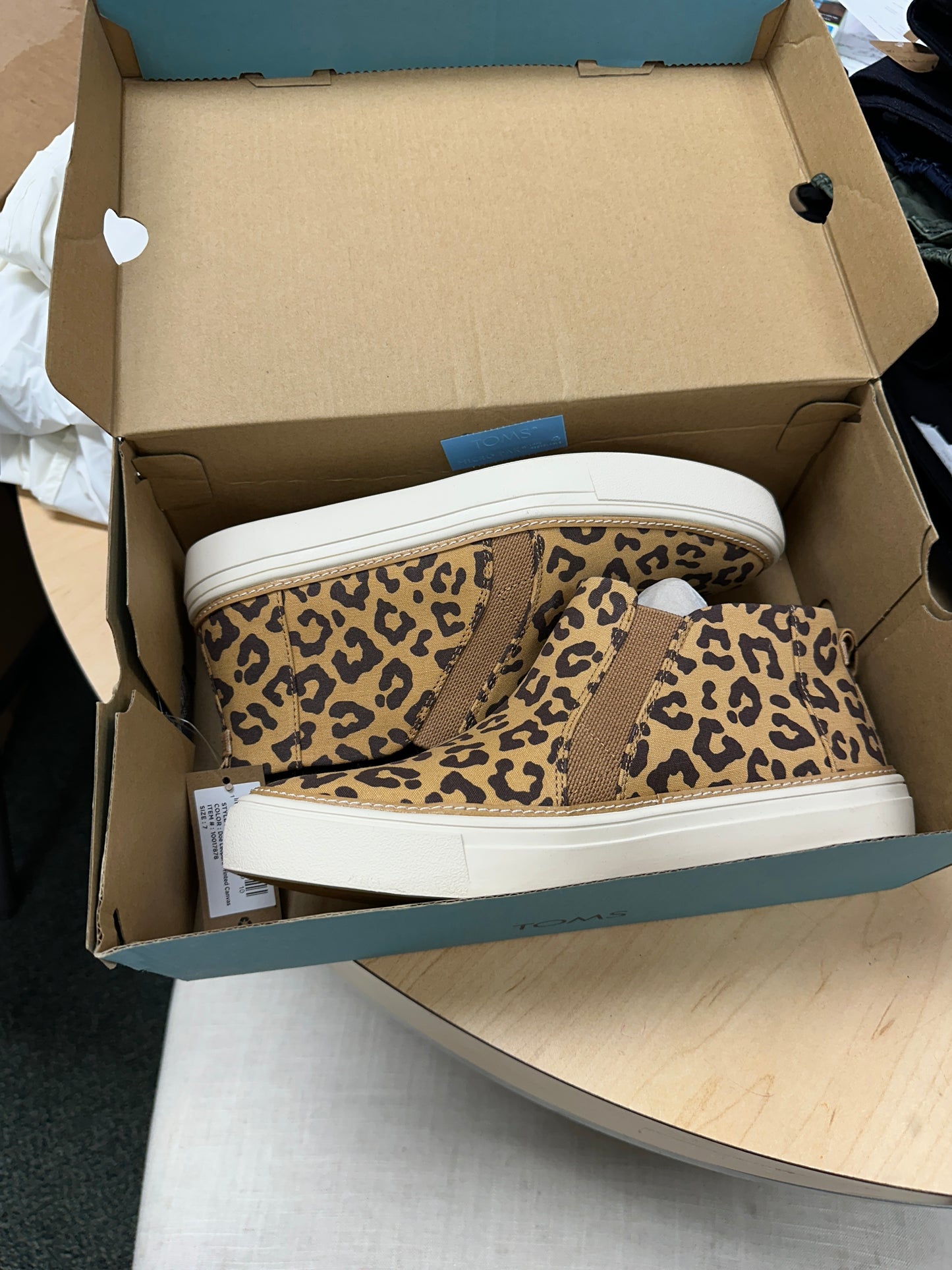 Pre Owned NWT Tom's Leopard Shoes