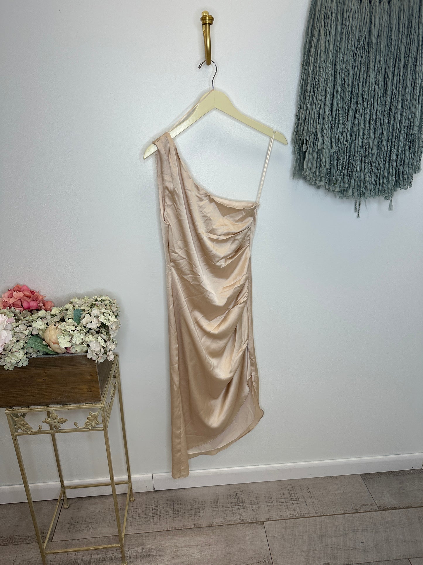 Pre Owned Sugarlips Cream Dress Size Small