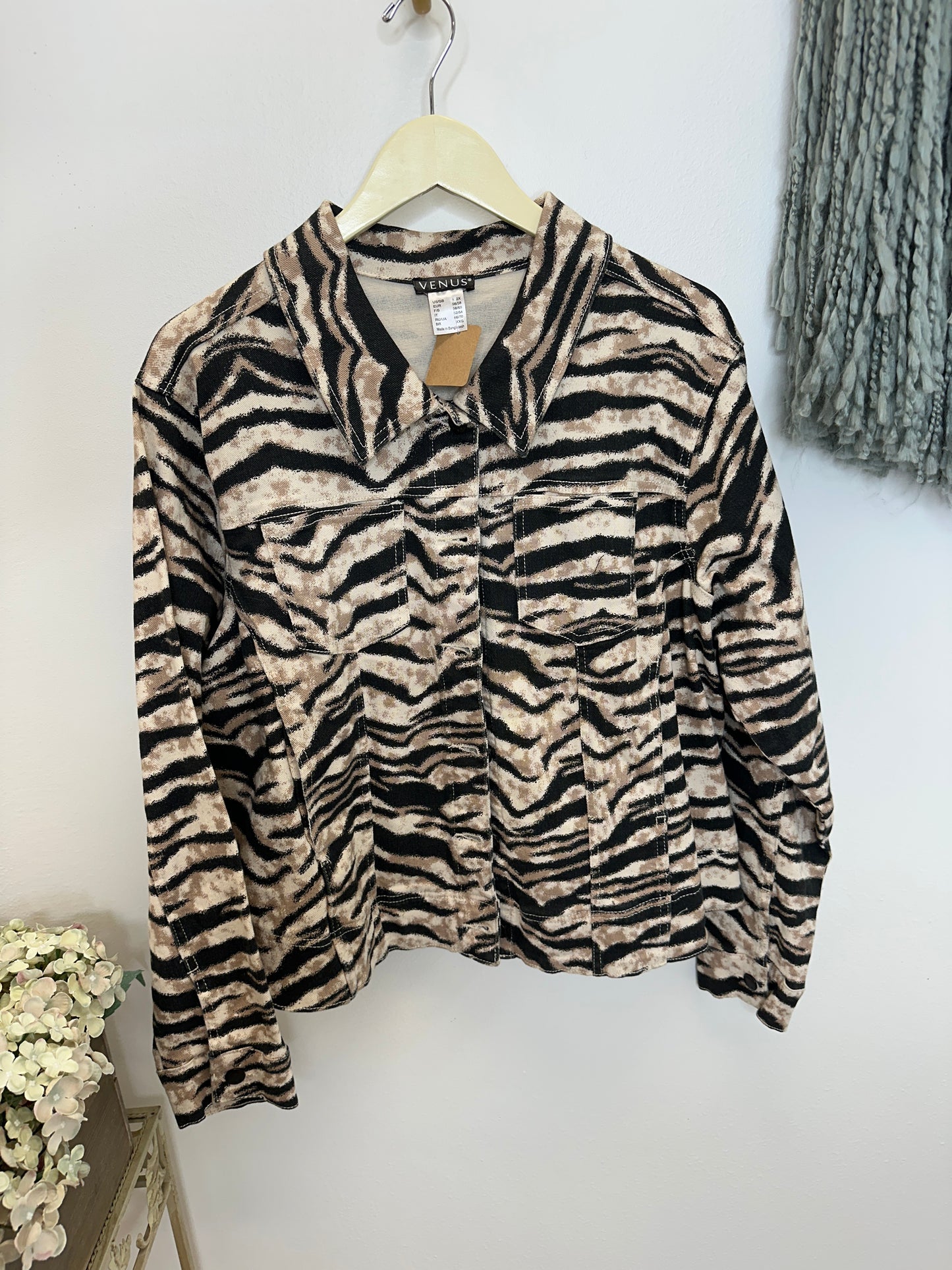 Pre Owned Venus Animal Print Jean Jacket Size 2X
