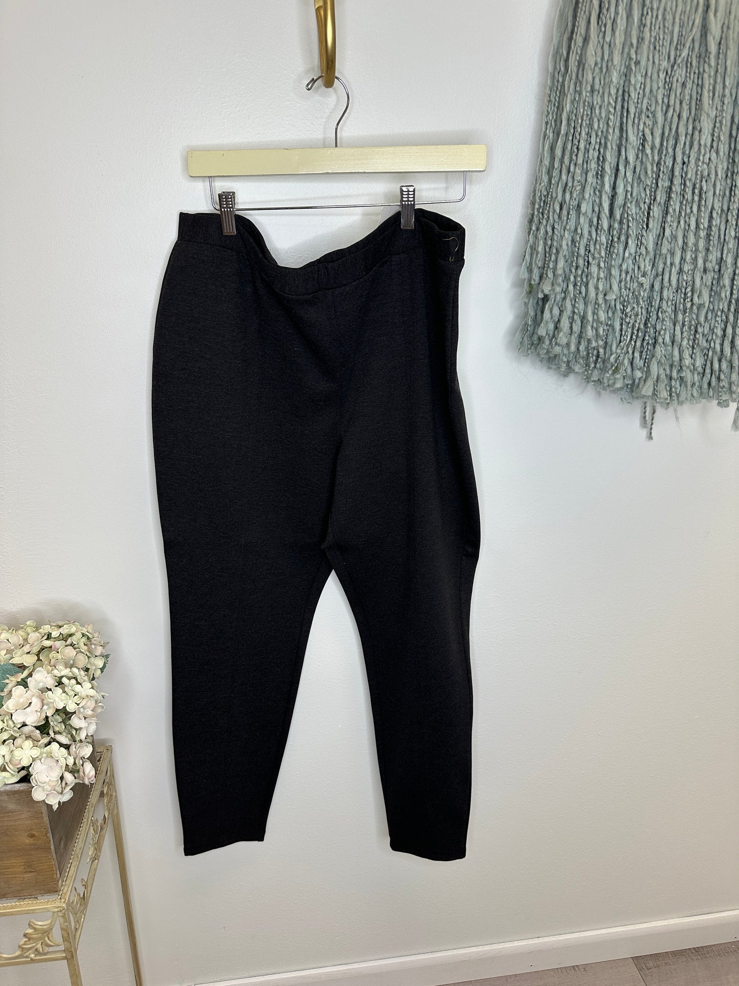 Pre Owned Ladies Apparel