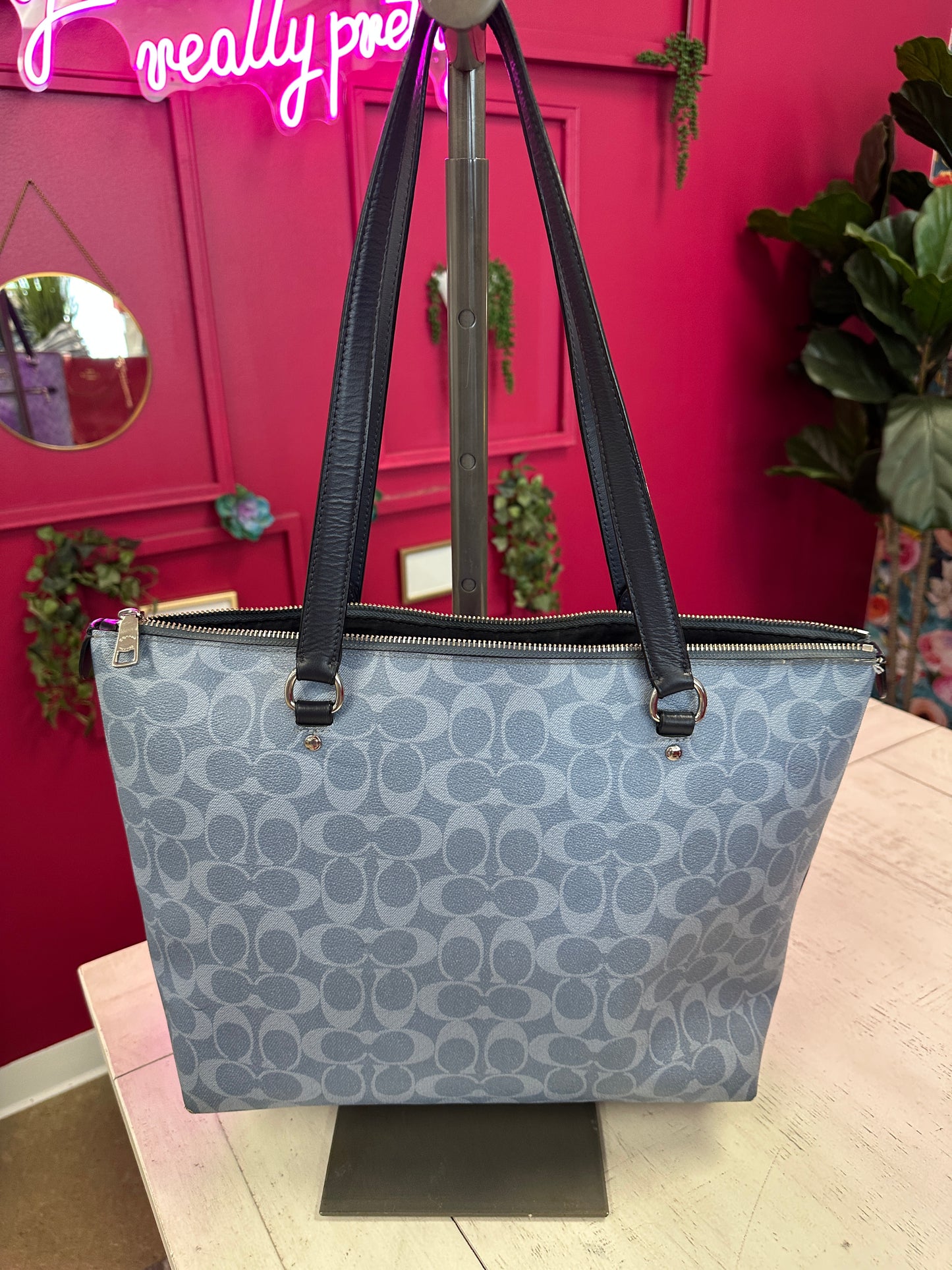 Pre Owned Coach Shoulder Bag