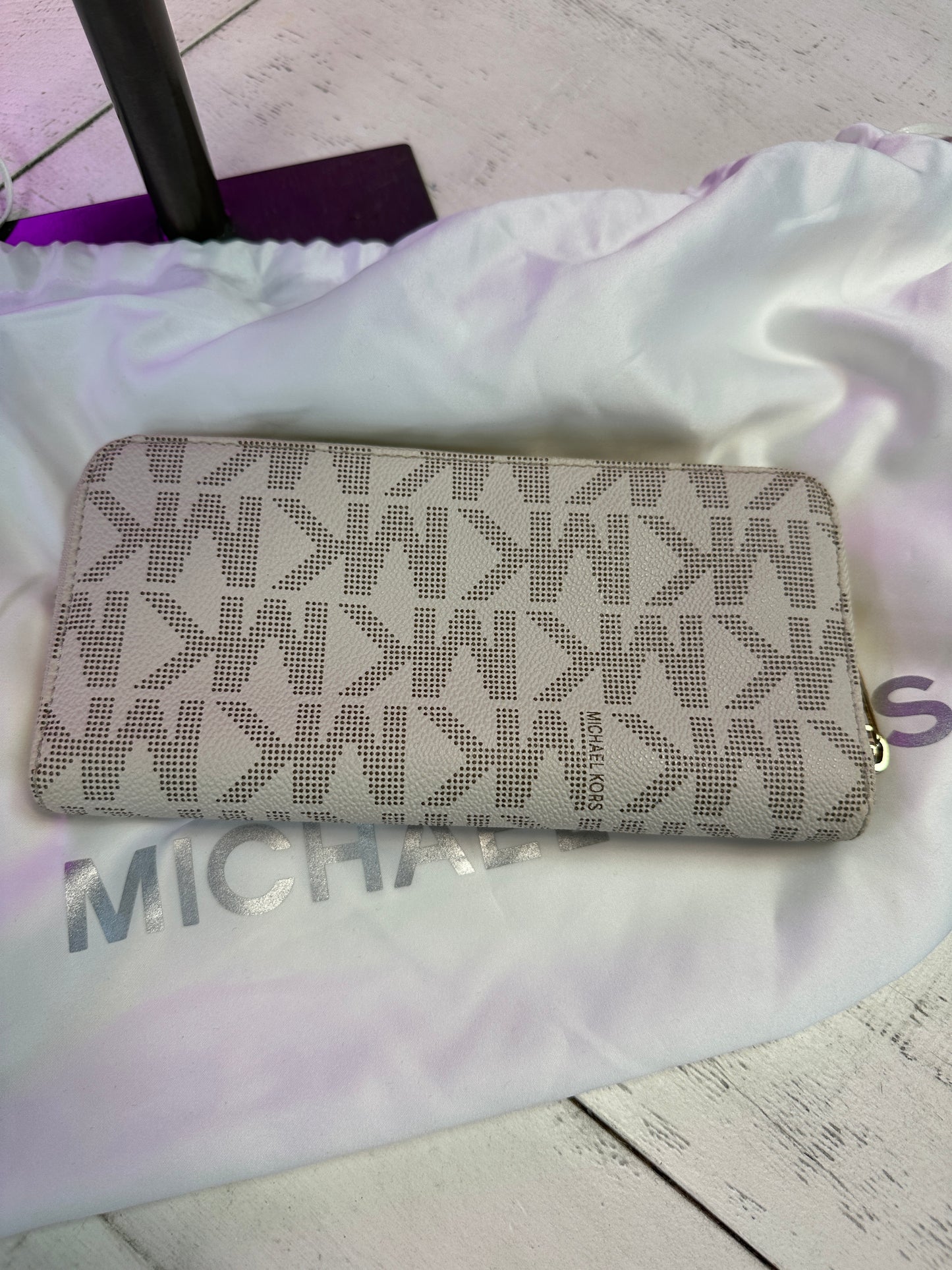 Pre Owned Designer Michael Kors Wallet