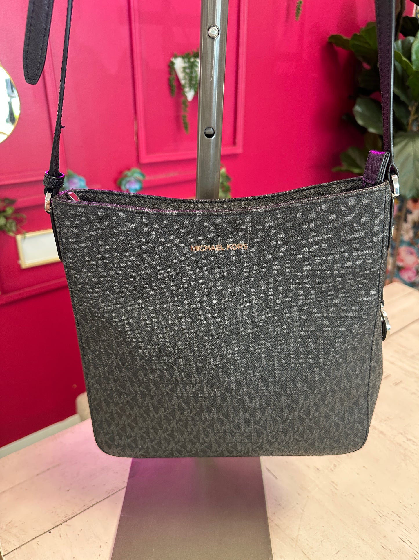 Pre Owned Michael Kors Signature Cross Body