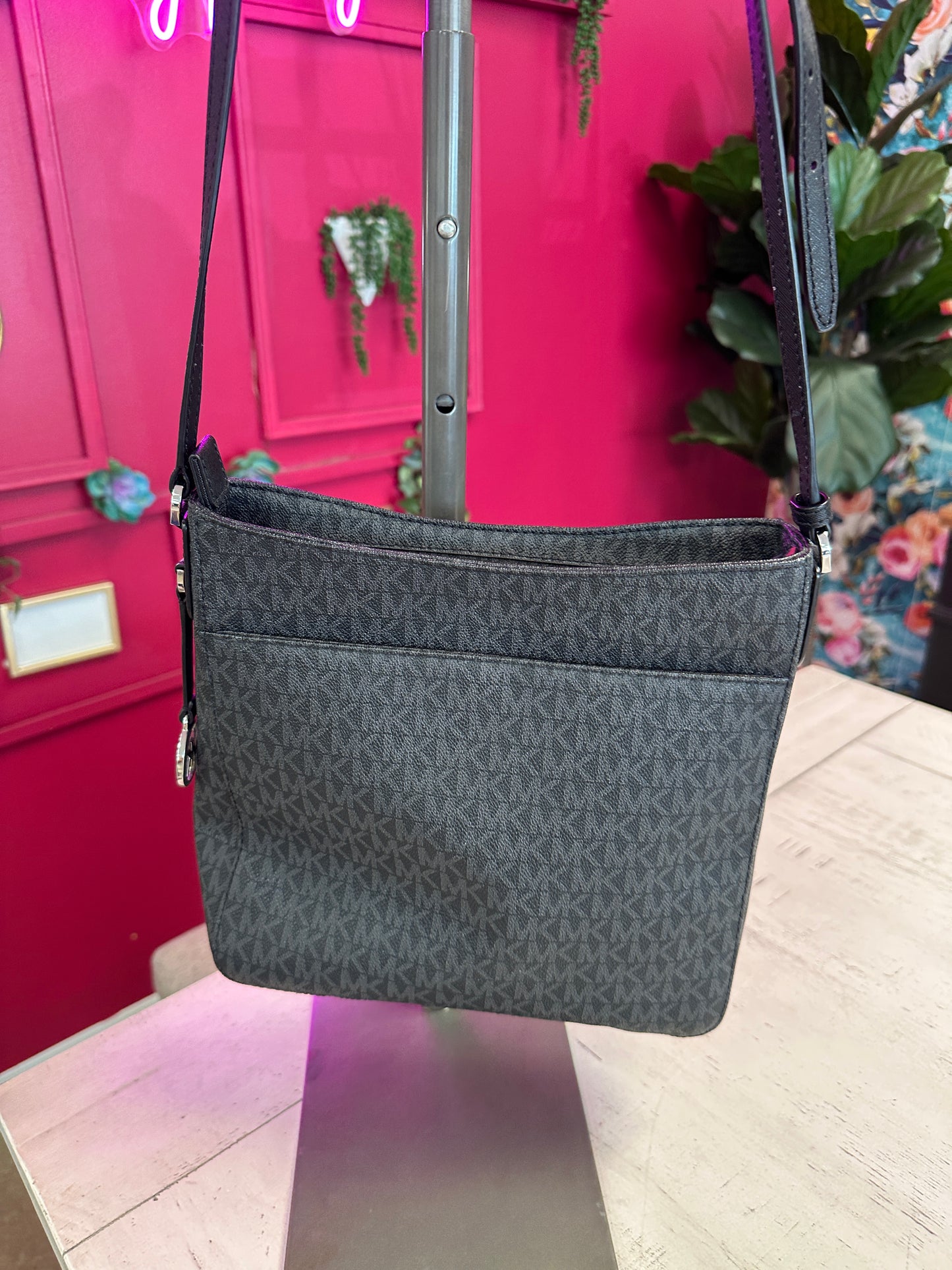 Pre Owned Michael Kors Signature Cross Body