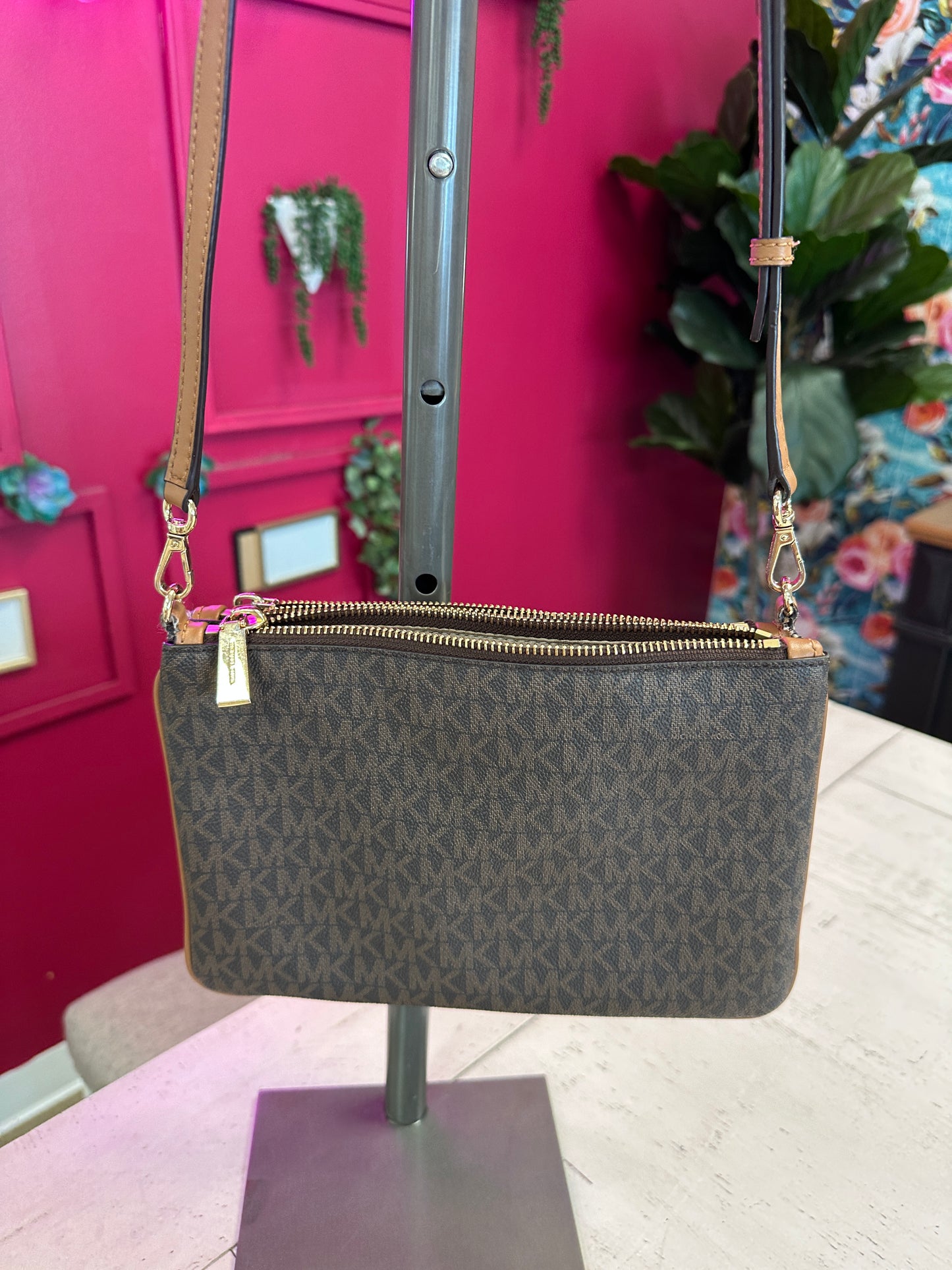 Pre Owned Michael Kors Logo Cross Body