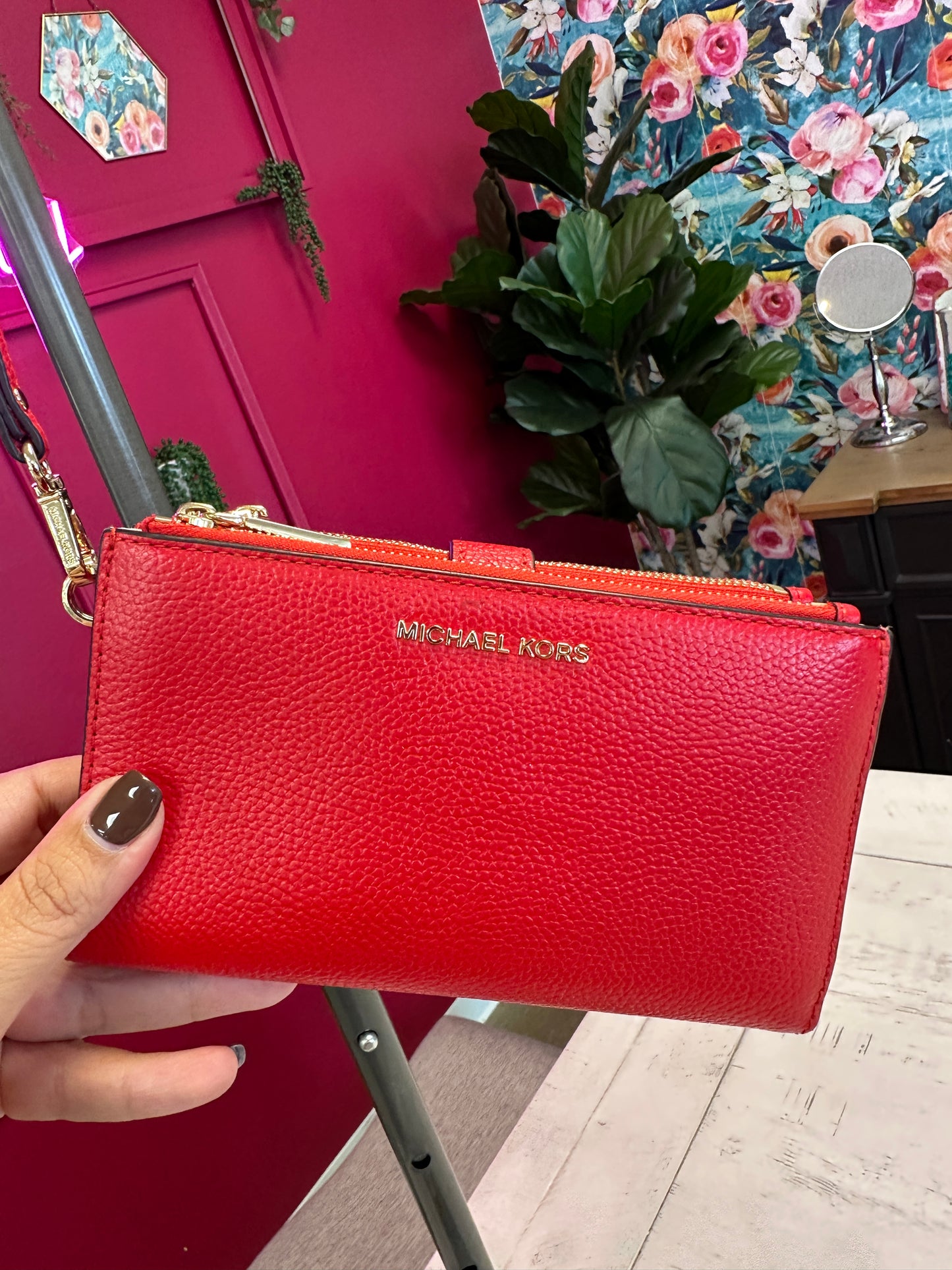 Pre Owned Michael Kors Wristlet
