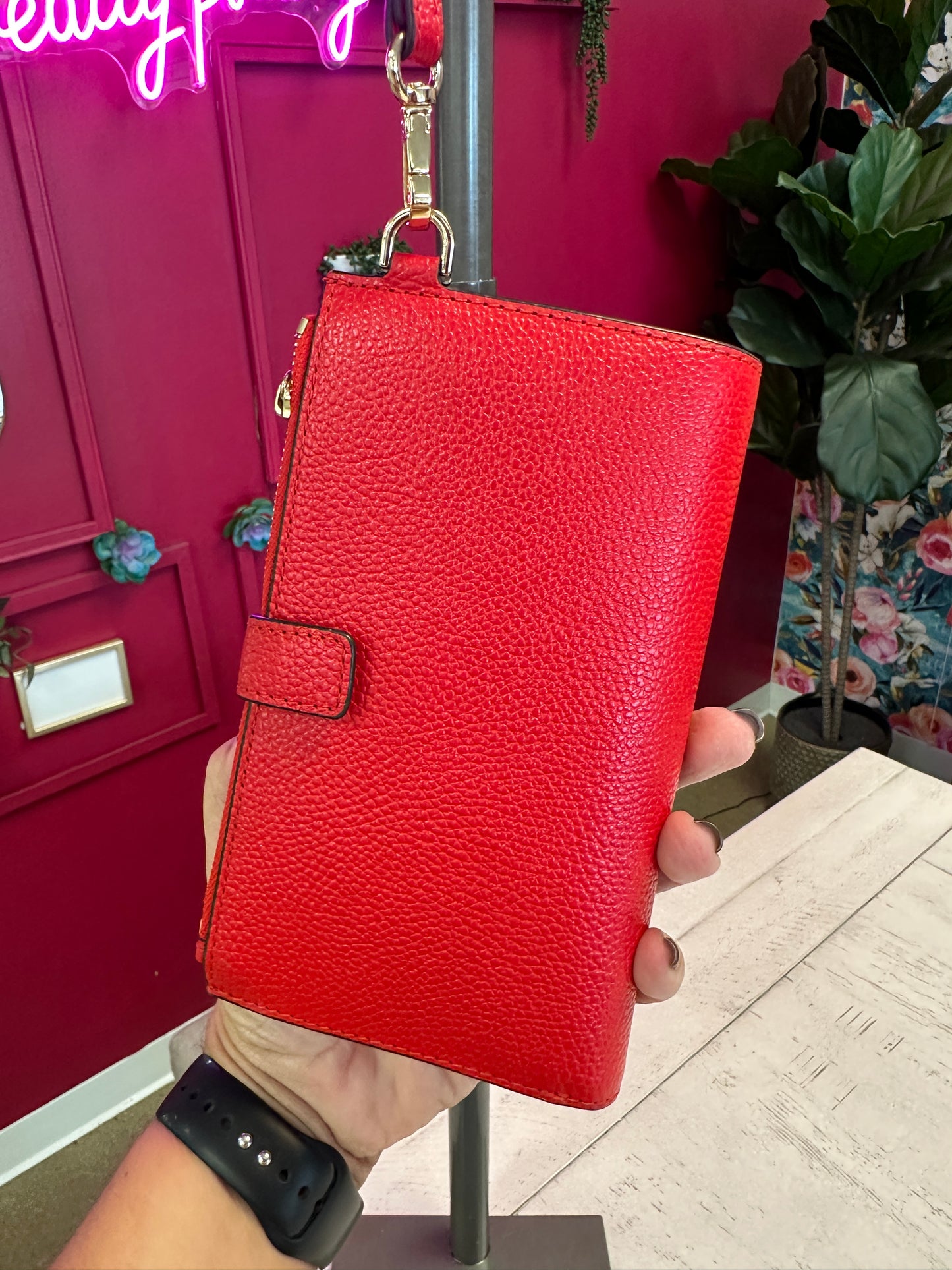 Pre Owned Michael Kors Wristlet