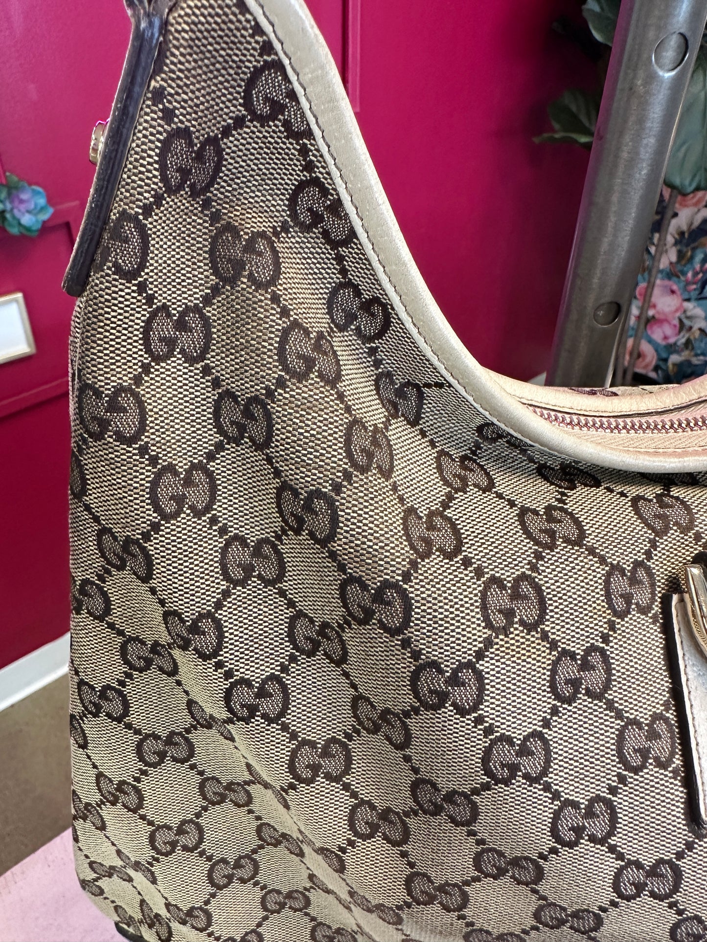 Pre Owned Gucci GG Canvas Abbey