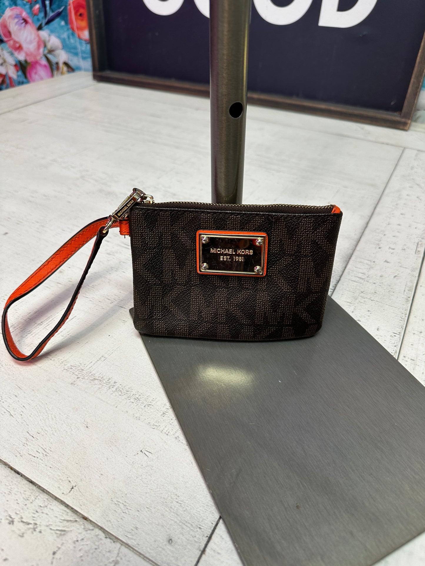 Pre Owned Michael Kors Wristlet