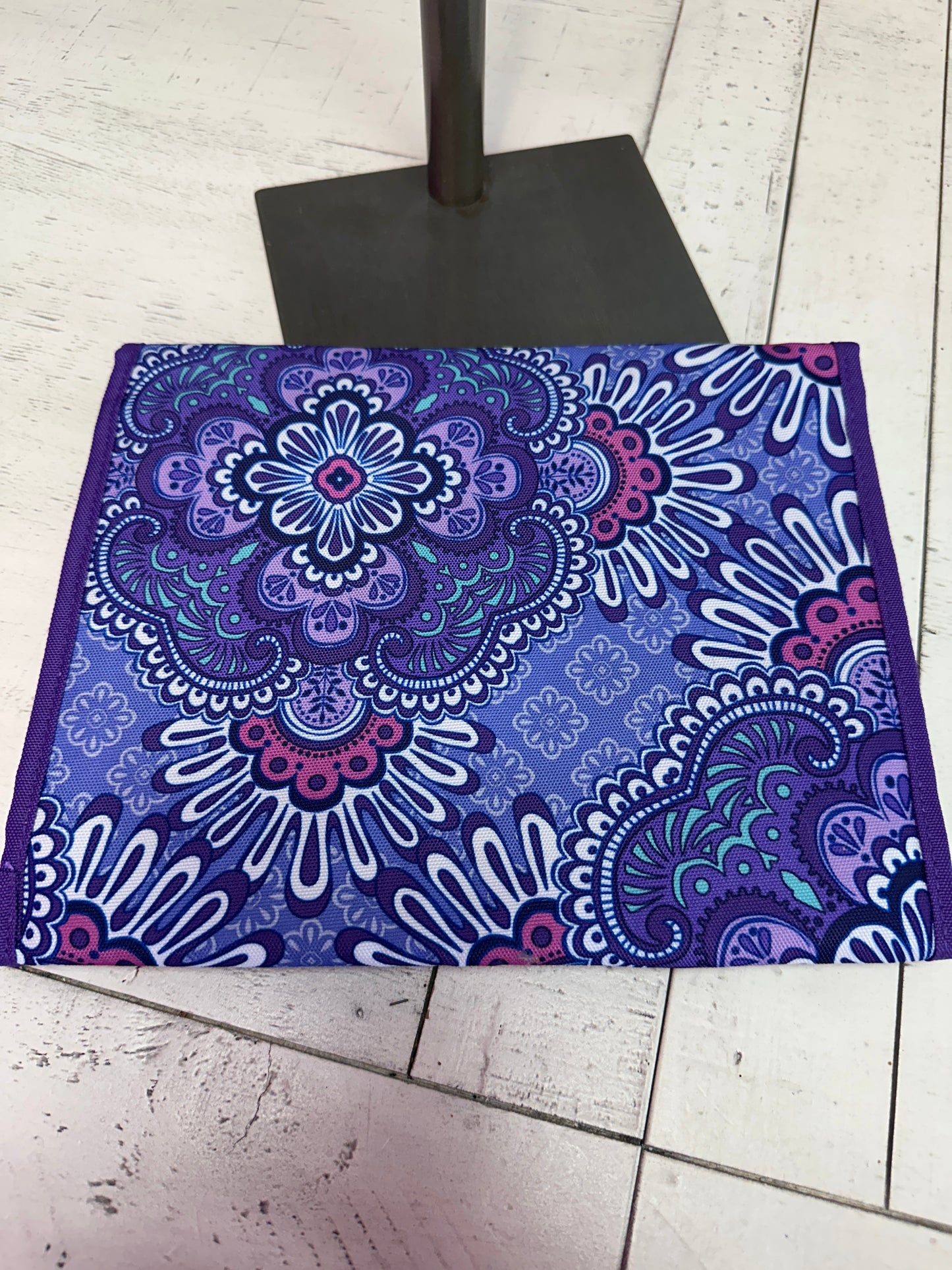 Pre Owned Vera Bradley Stow and Go Travel Jewelry Folio in Lilac