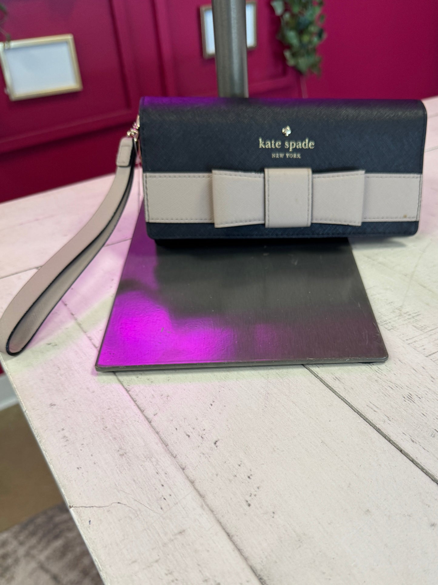 Pre Owned Designer Kate Spade Bow Wallet/Wristlet