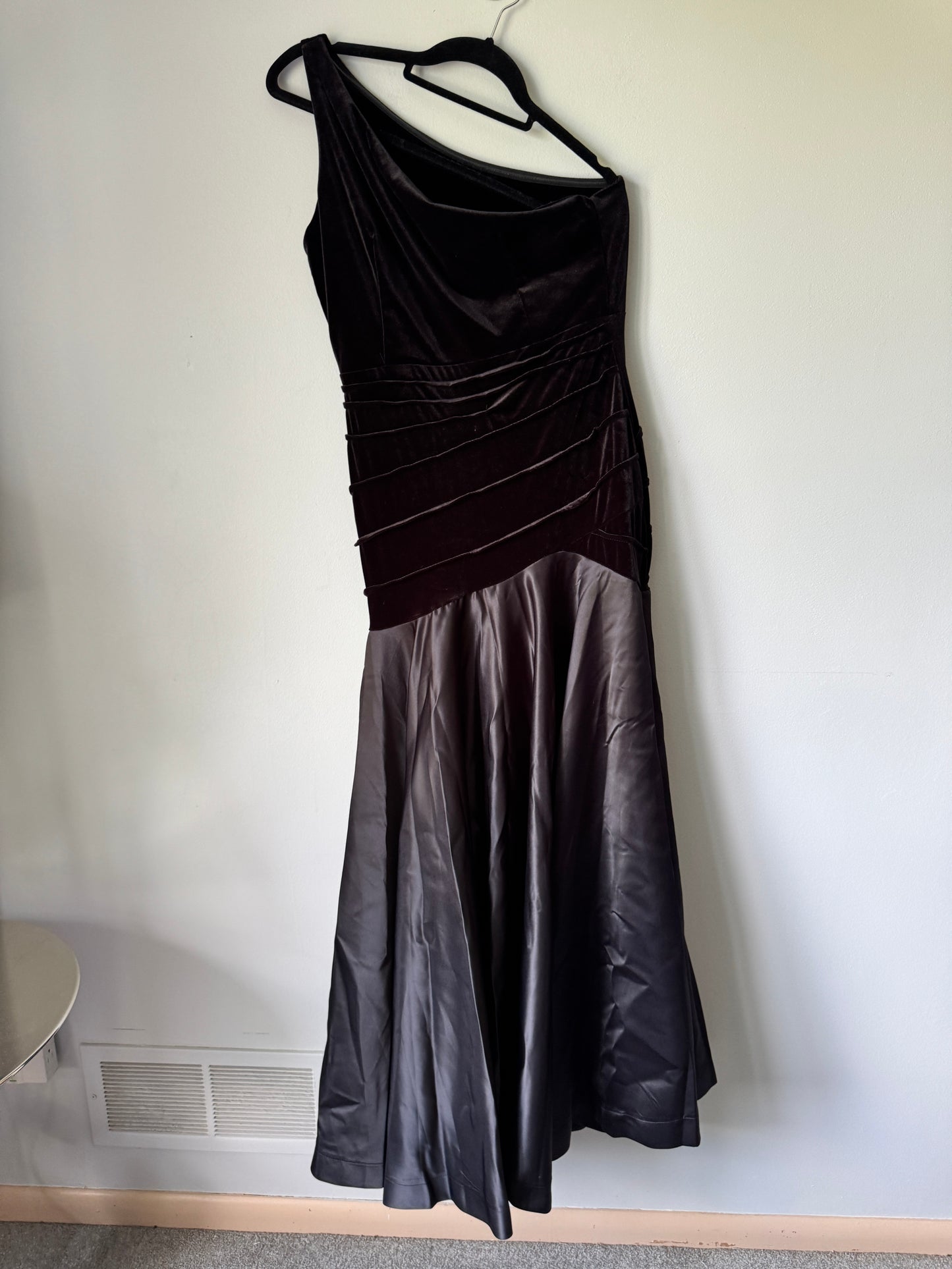 Single Shoulder Black Velour Maxi Dress Size Large