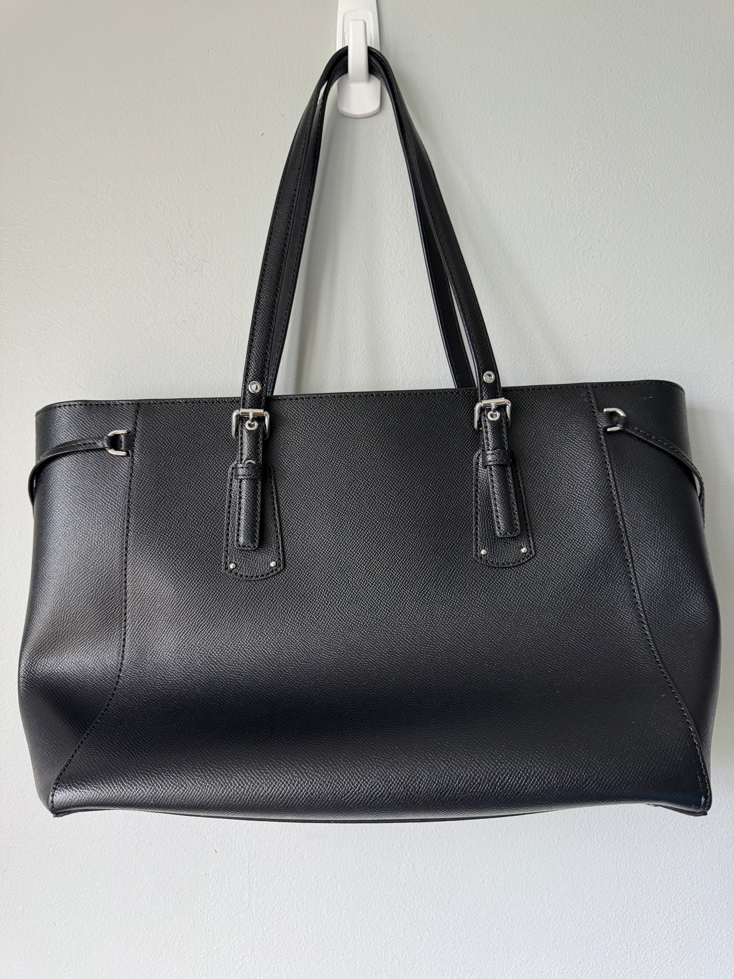 Pre Owned Authentic Michael Kors Voyager Bag