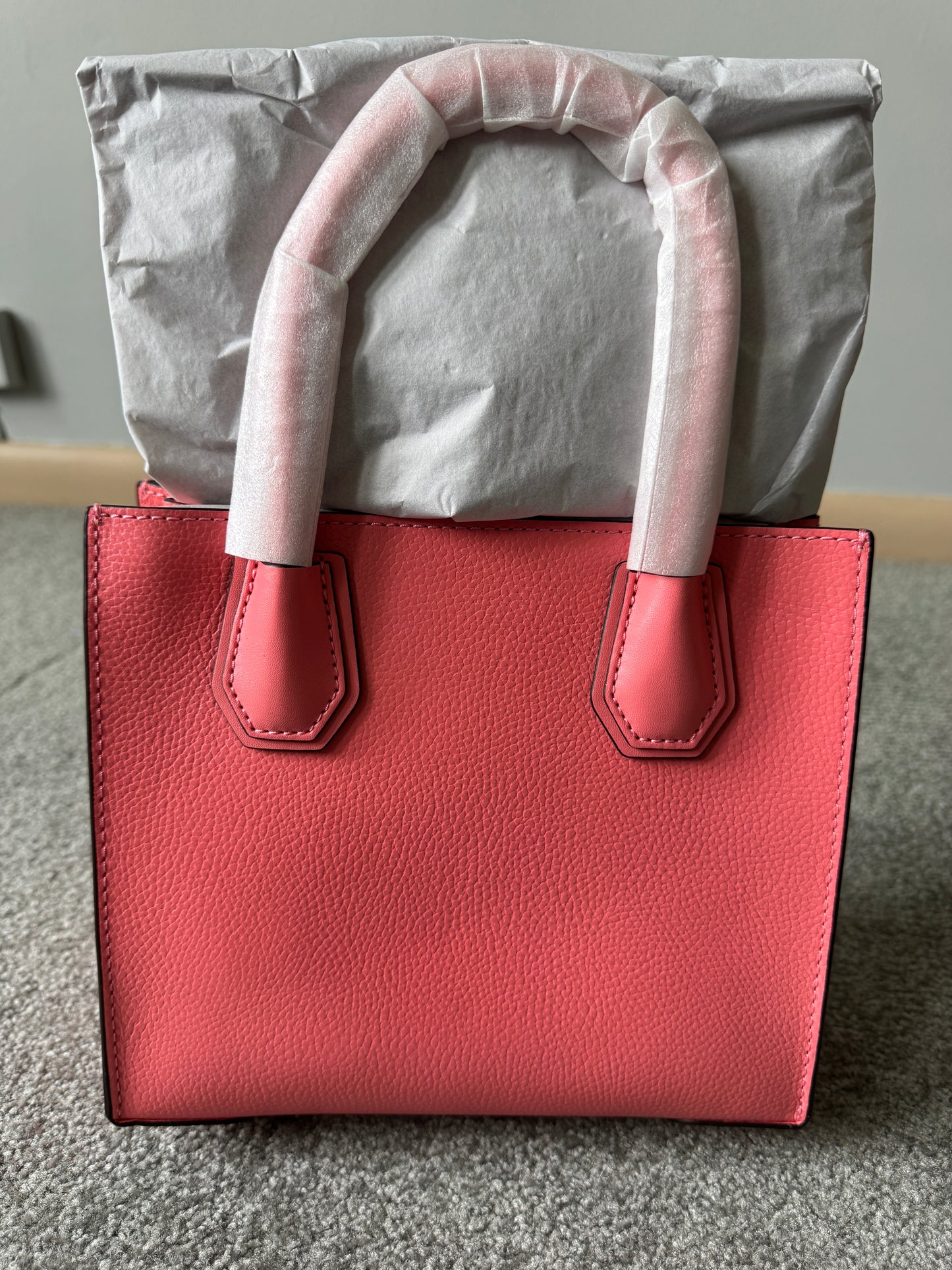 Pre Owned Authentic Michael Kors Mercer Messenger Bag in Coral NWT