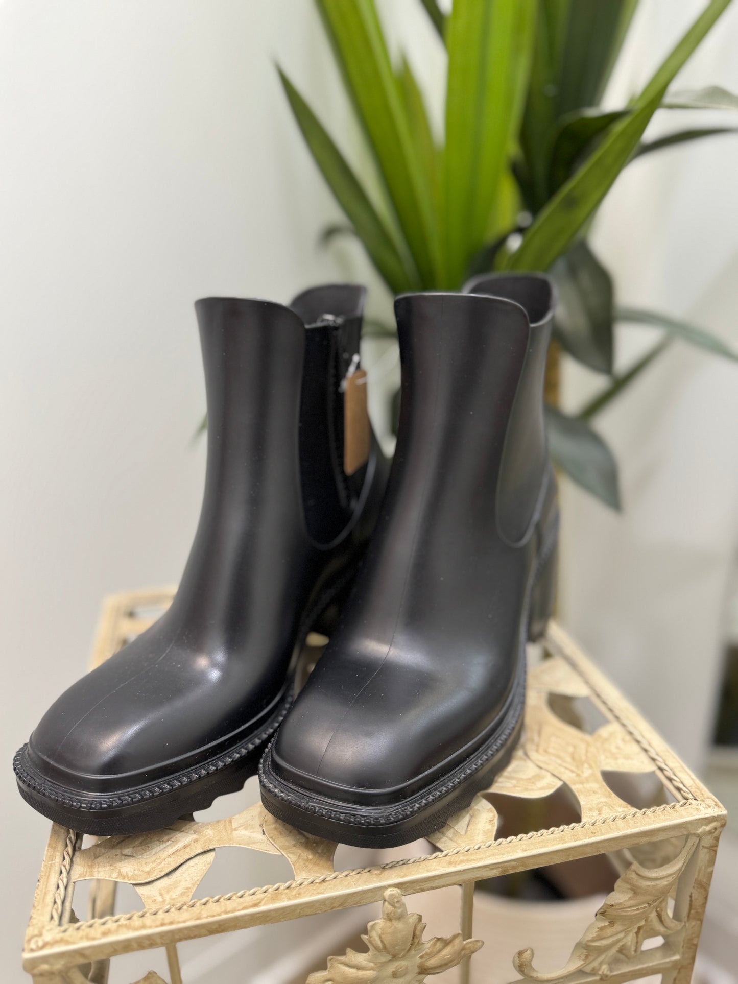 Pre Owned INC Boots Size 8