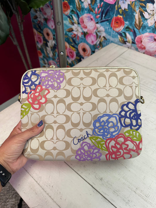 Pre Owned Coach Daisy Tablet Crossbody Bag