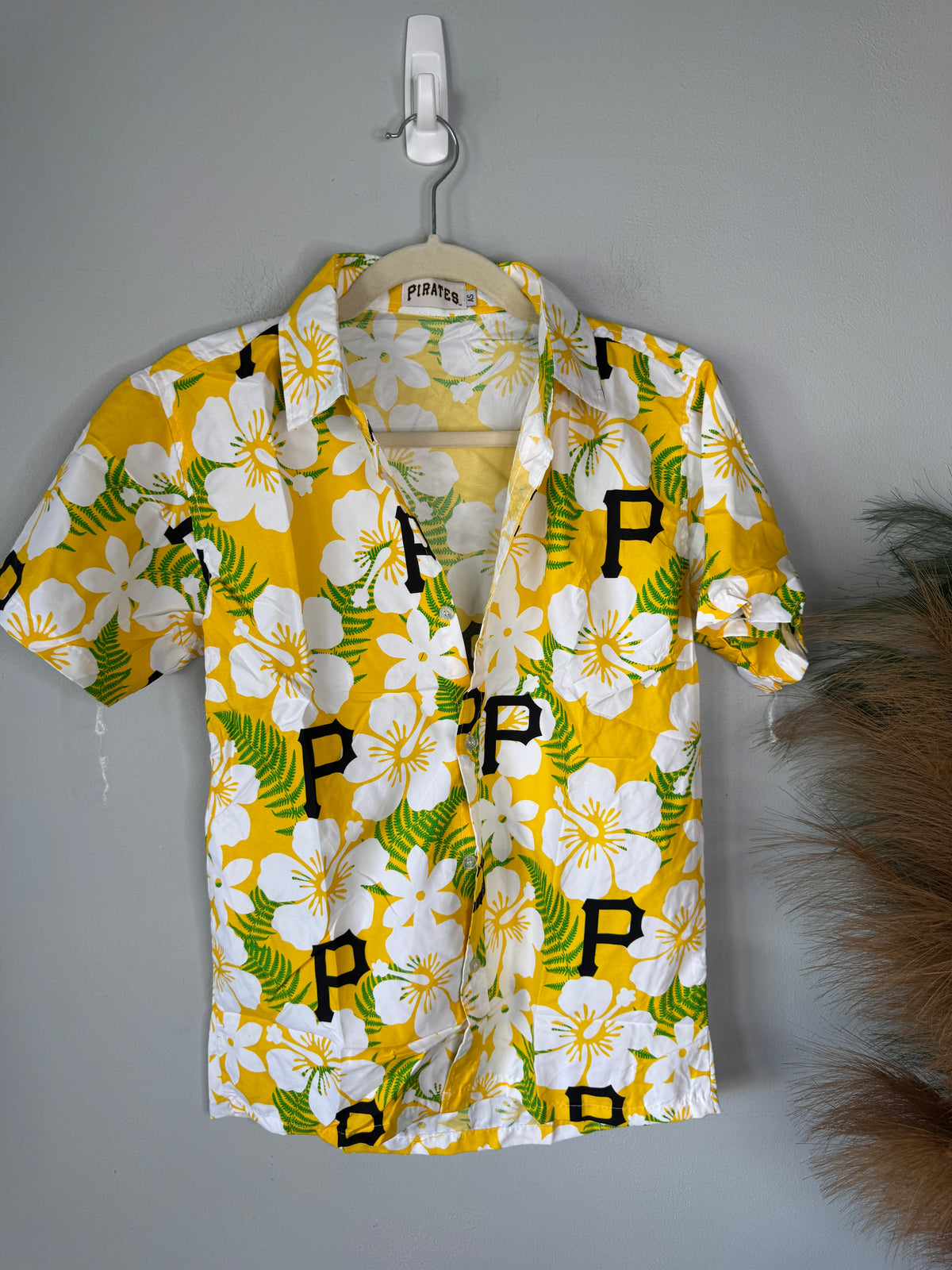 Pittsburgh Pirates Hawaiian Size Adult Small
