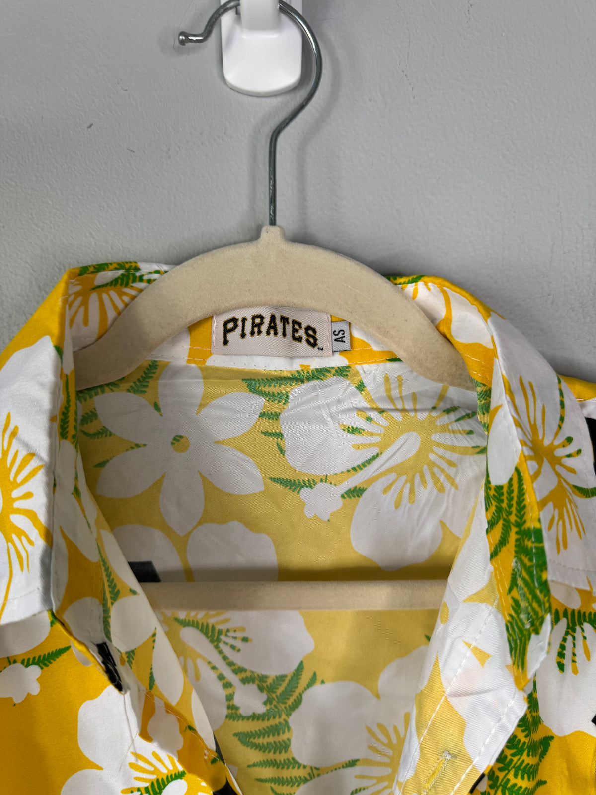 Pittsburgh Pirates Hawaiian Size Adult Small