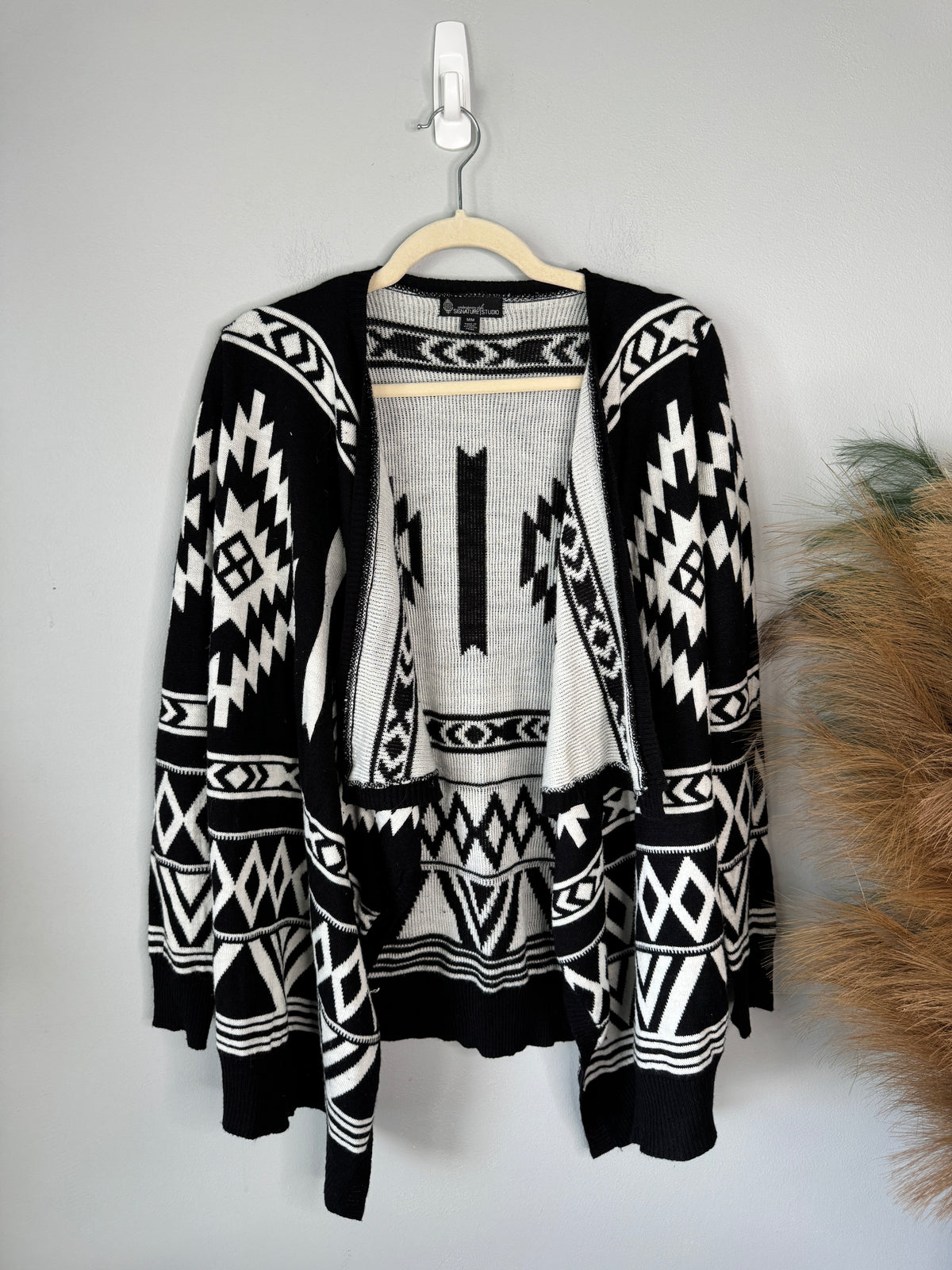 Signature Studio Contemporary Geometric Cardigan Size Medium