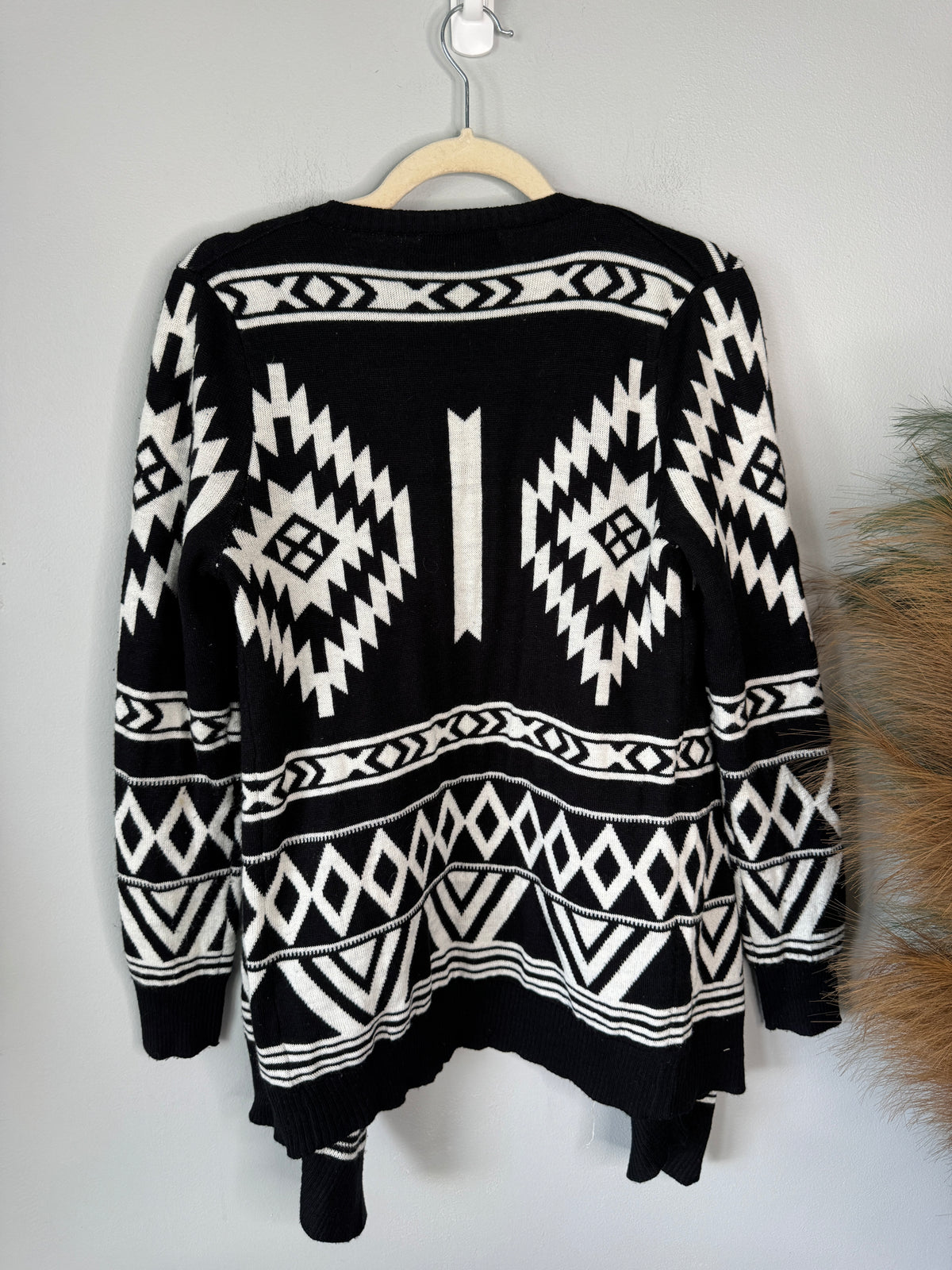 Signature Studio Contemporary Geometric Cardigan Size Medium