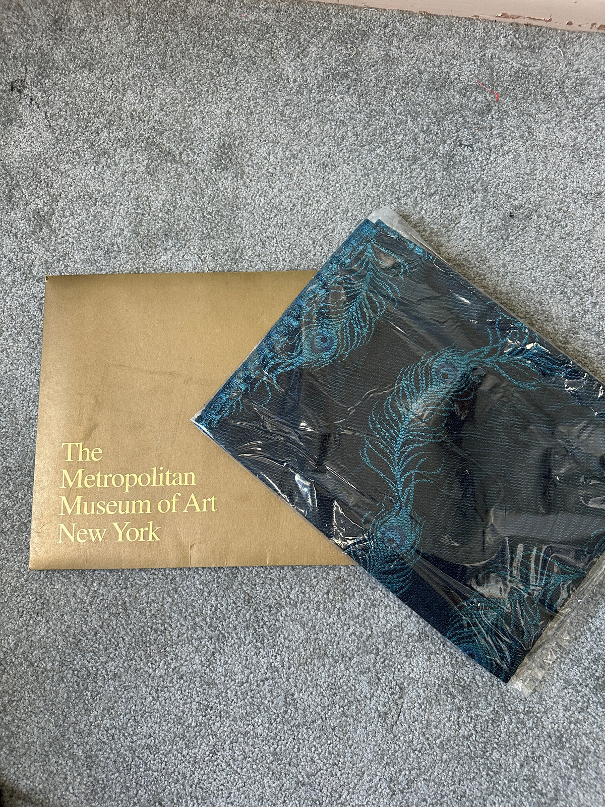 Metropolitan Museum of Art Scarf NWT