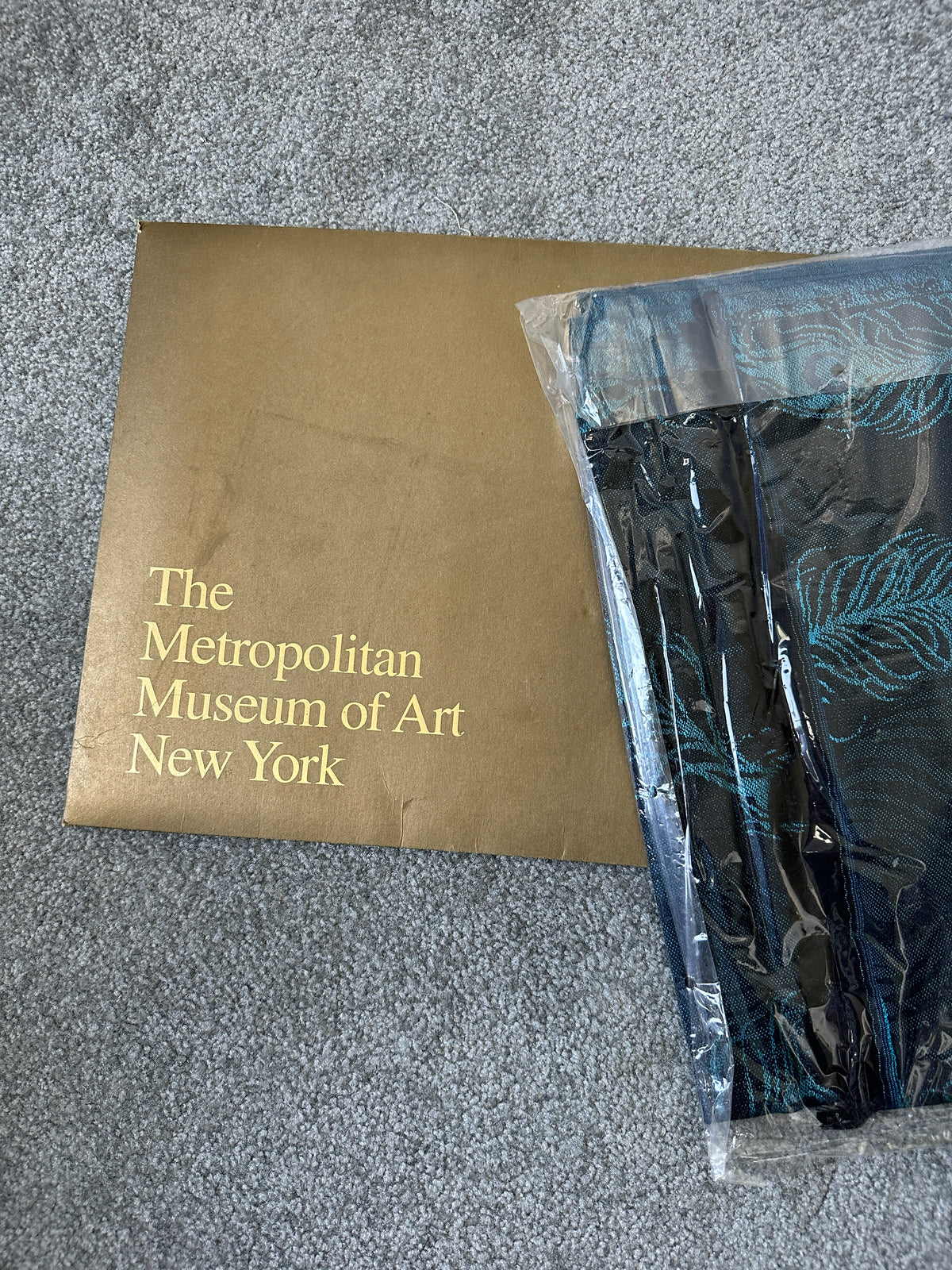 Metropolitan Museum of Art Scarf NWT