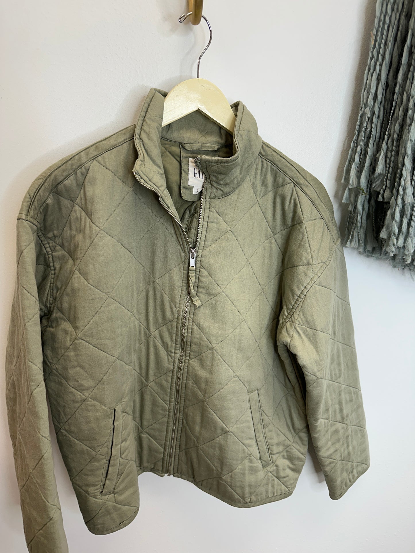 Pre Owned Contemporary Women Items