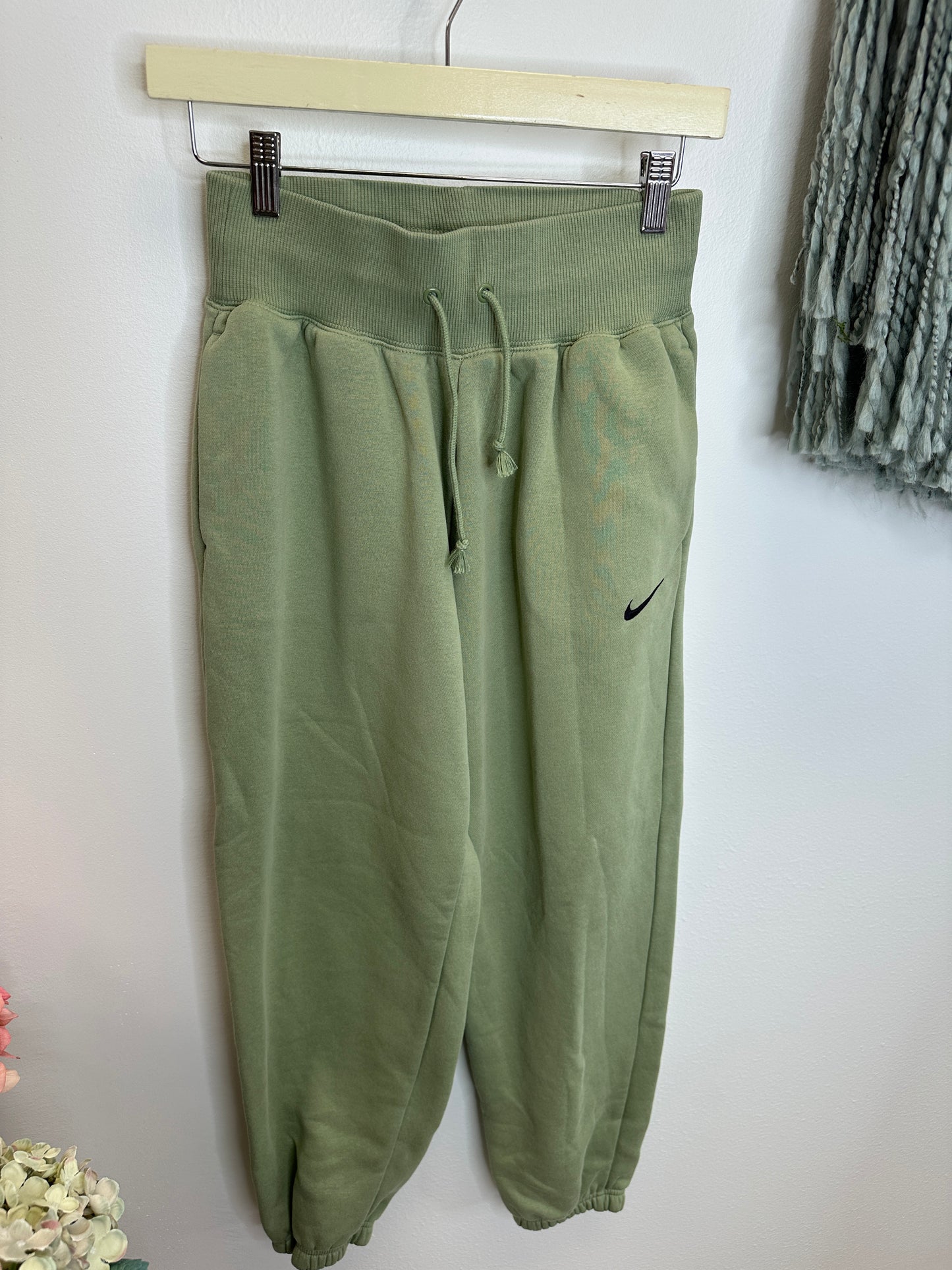 Pre Owned Contemporary Women Items