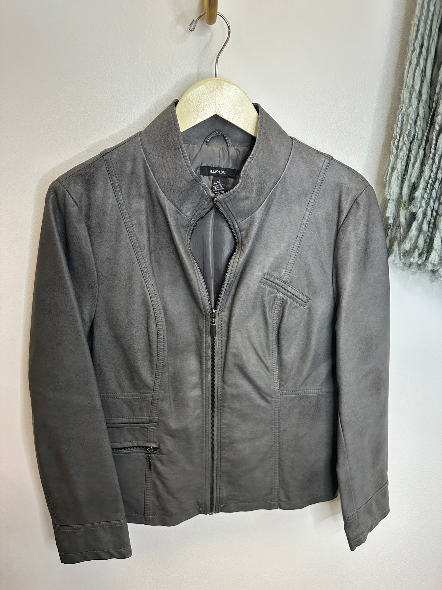 Pre Owned Name Brand Ladies Apparel