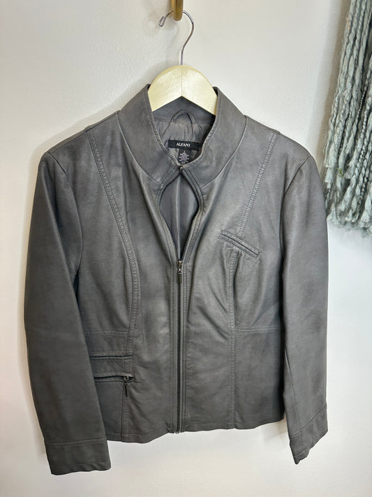 Pre Owned Name Brand Ladies Apparel