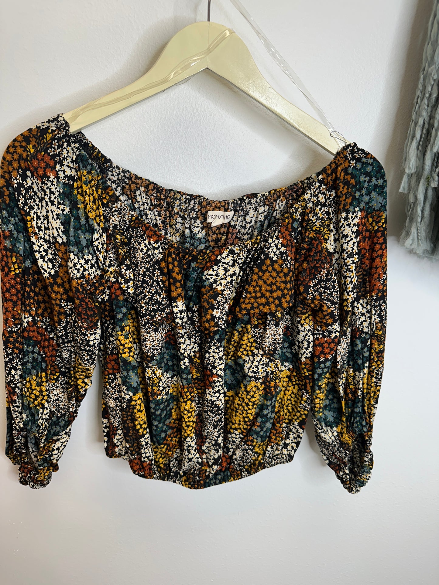 Pre Owned Juniors Tops, Dresses and Skirts