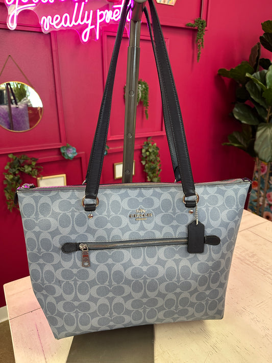 Pre Owned Coach Shoulder Bag