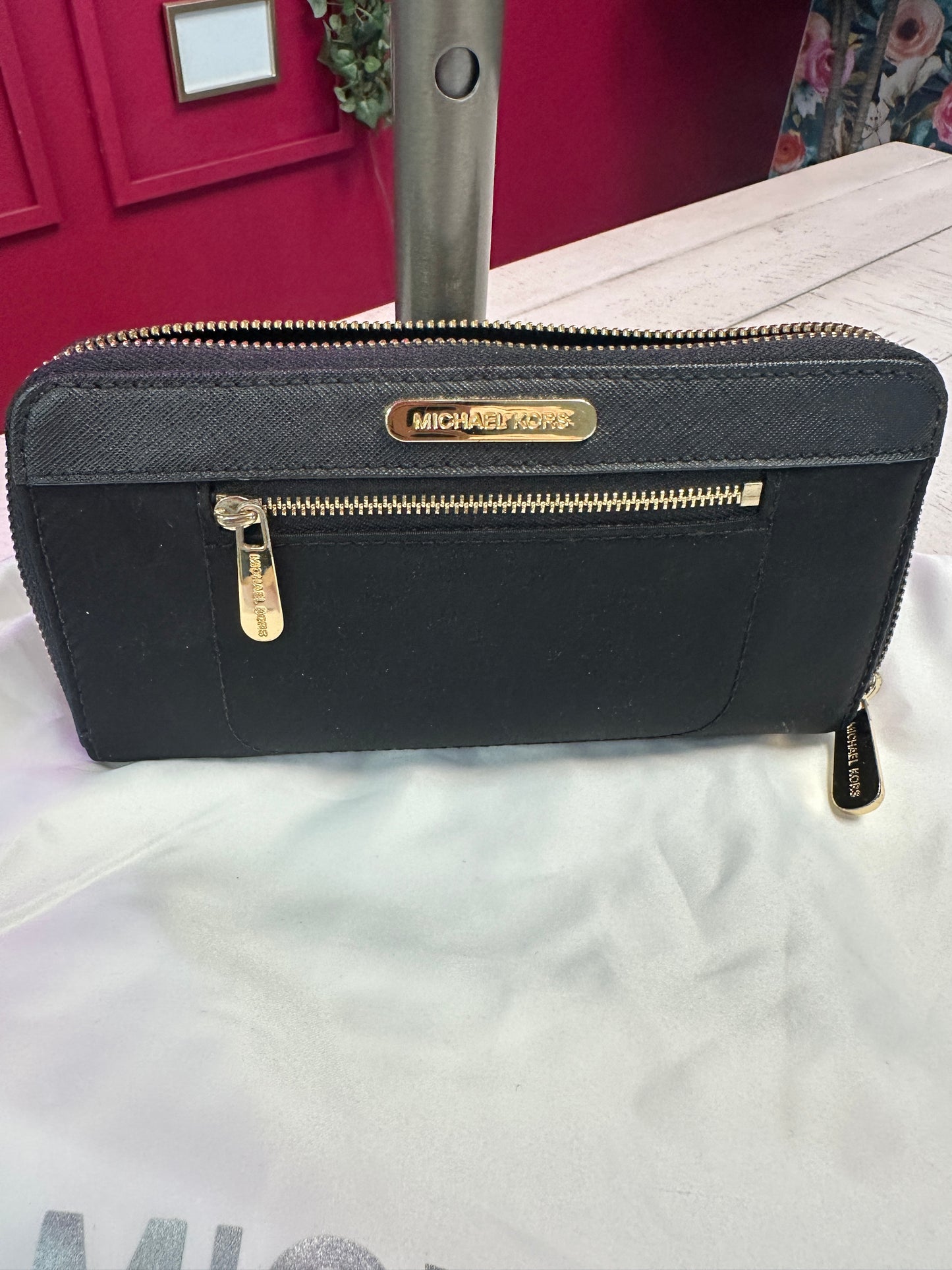 Pre Owned Designer Michael Kors Wallet