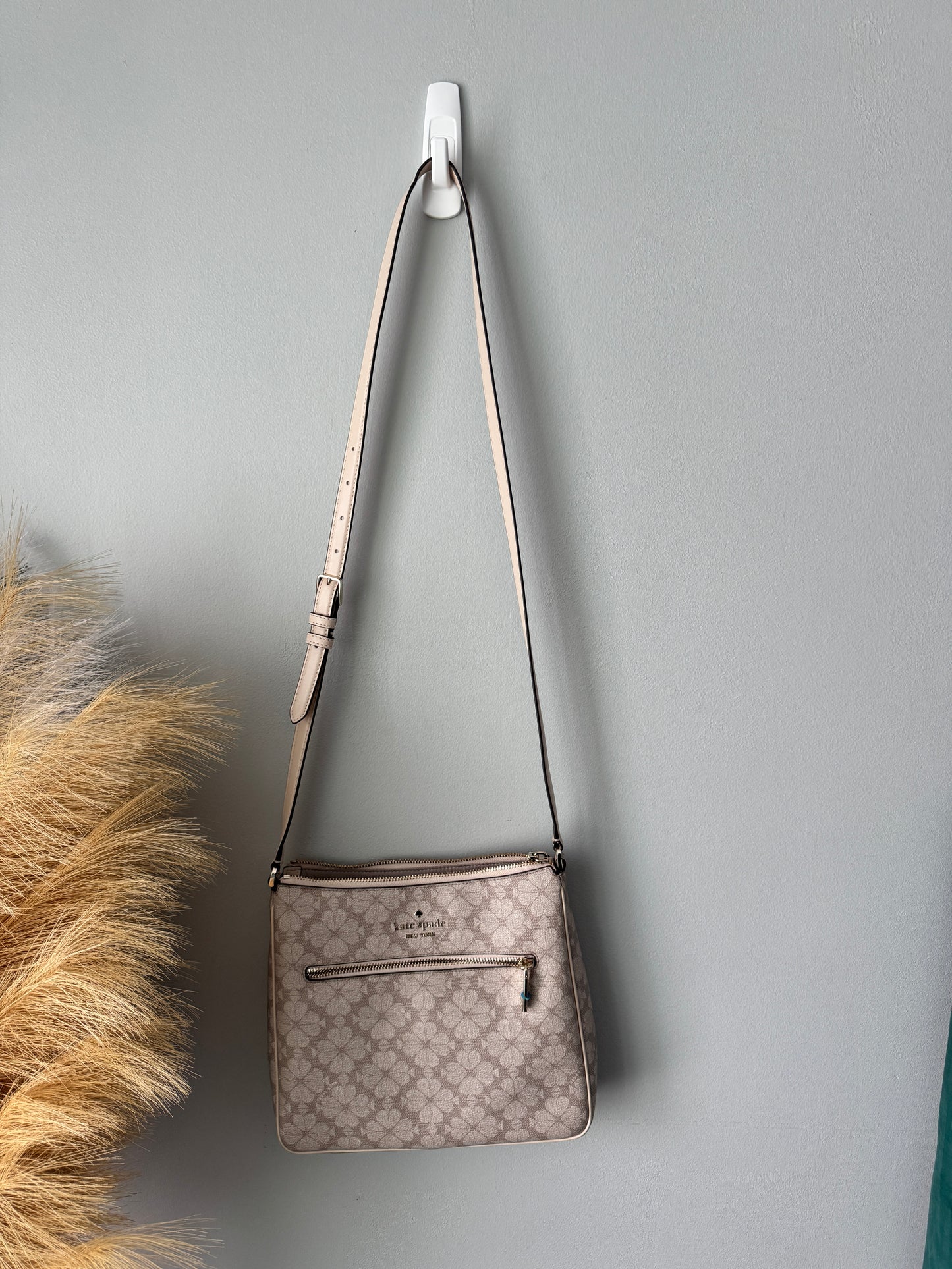 Pre Owned Kate Spade Flower Crossbody