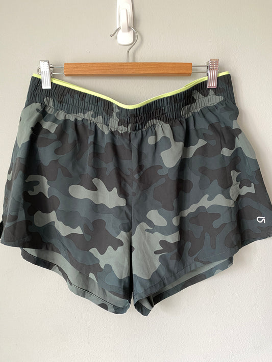 GapFit Camo Shorts Size Large