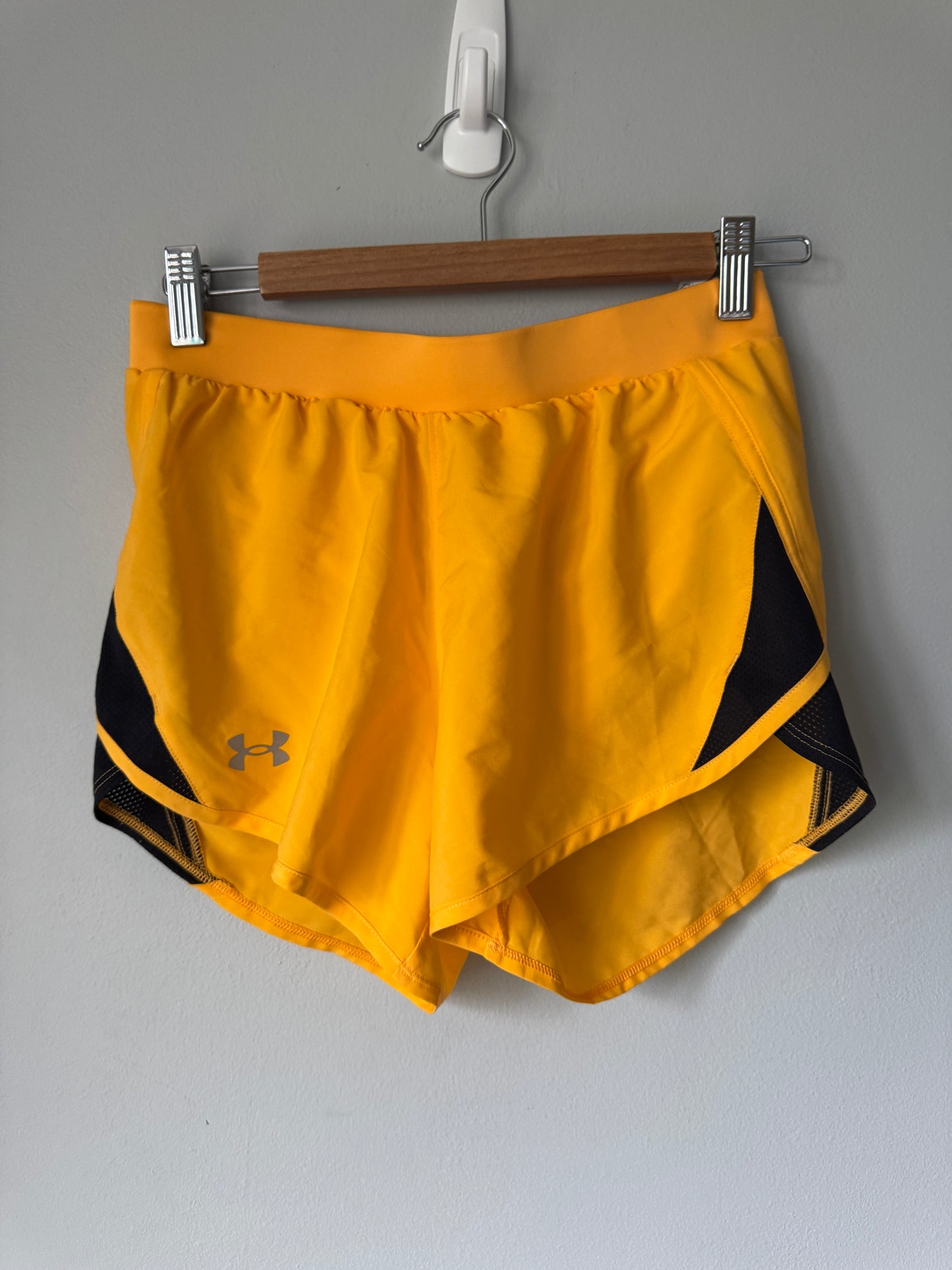 Under Armour Gold Shorts size XS