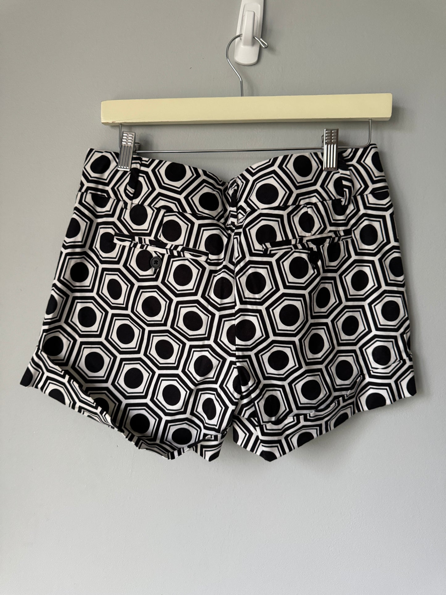 New York & Co. Printed Shorts Size 4