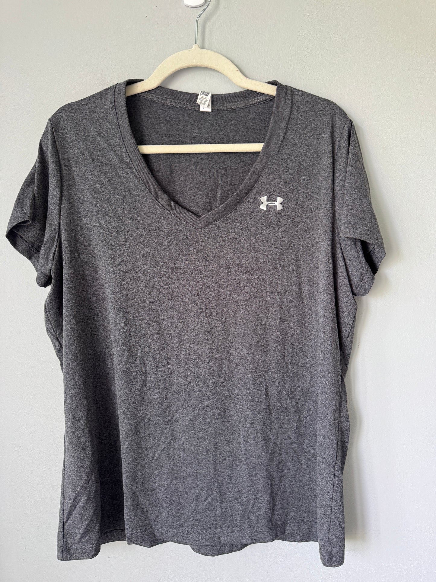 Under Armour Women's Top Size XL Grey