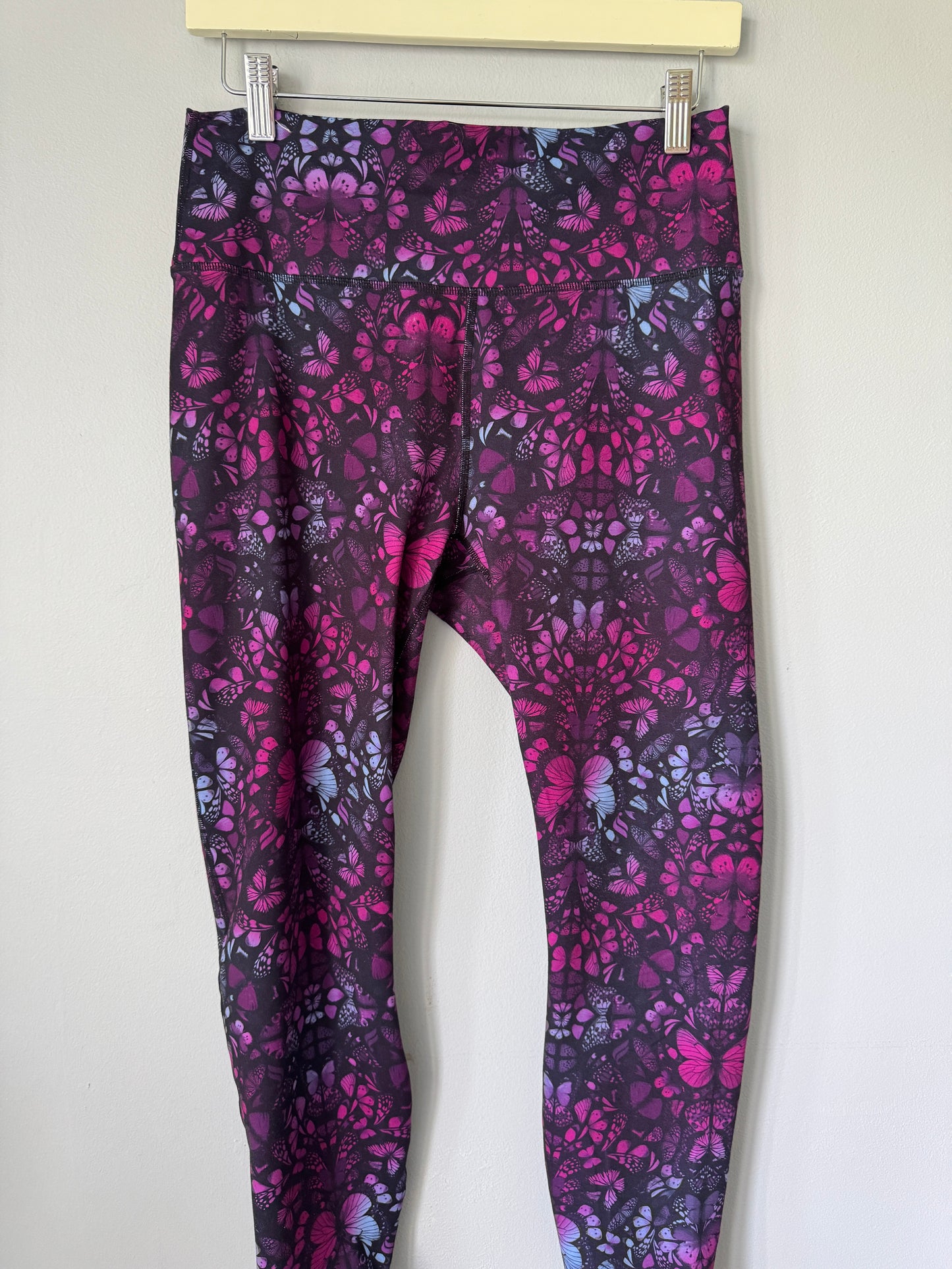 Fabletics Athletic Capri's Burgundy Size M