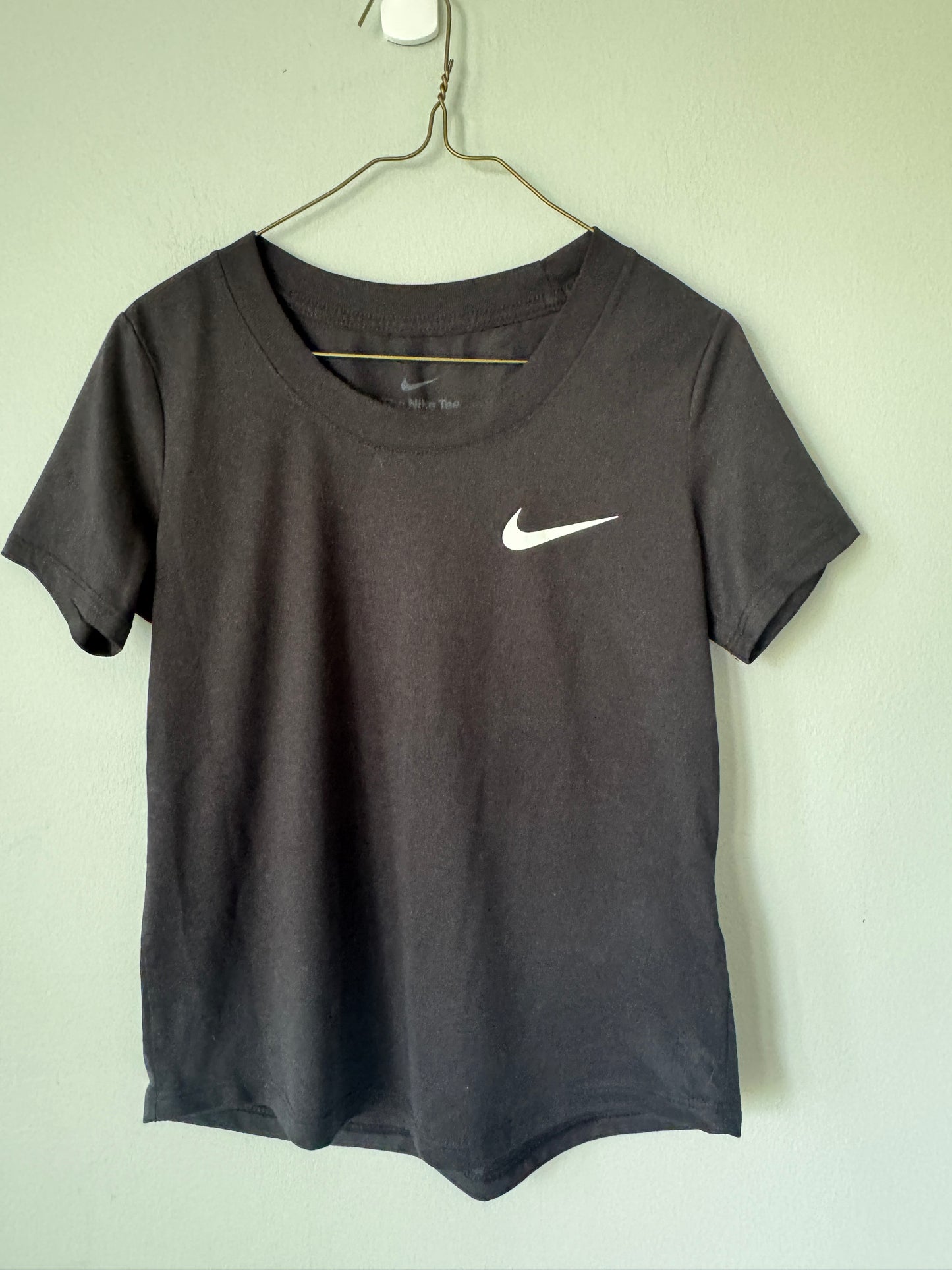 Nike Boys Black Top Size Small
