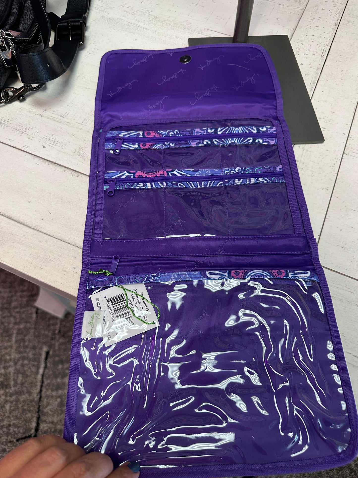 Pre Owned Vera Bradley Stow and Go Travel Jewelry Folio in Lilac