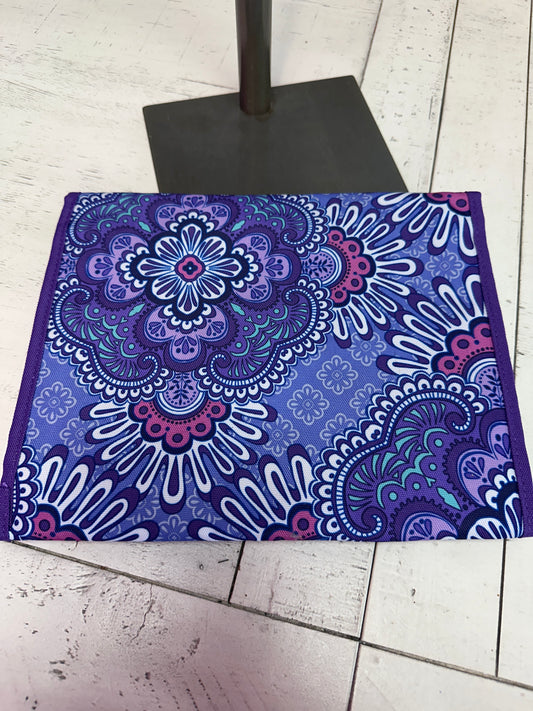 Pre Owned Vera Bradley Stow and Go Travel Jewelry Folio in Lilac