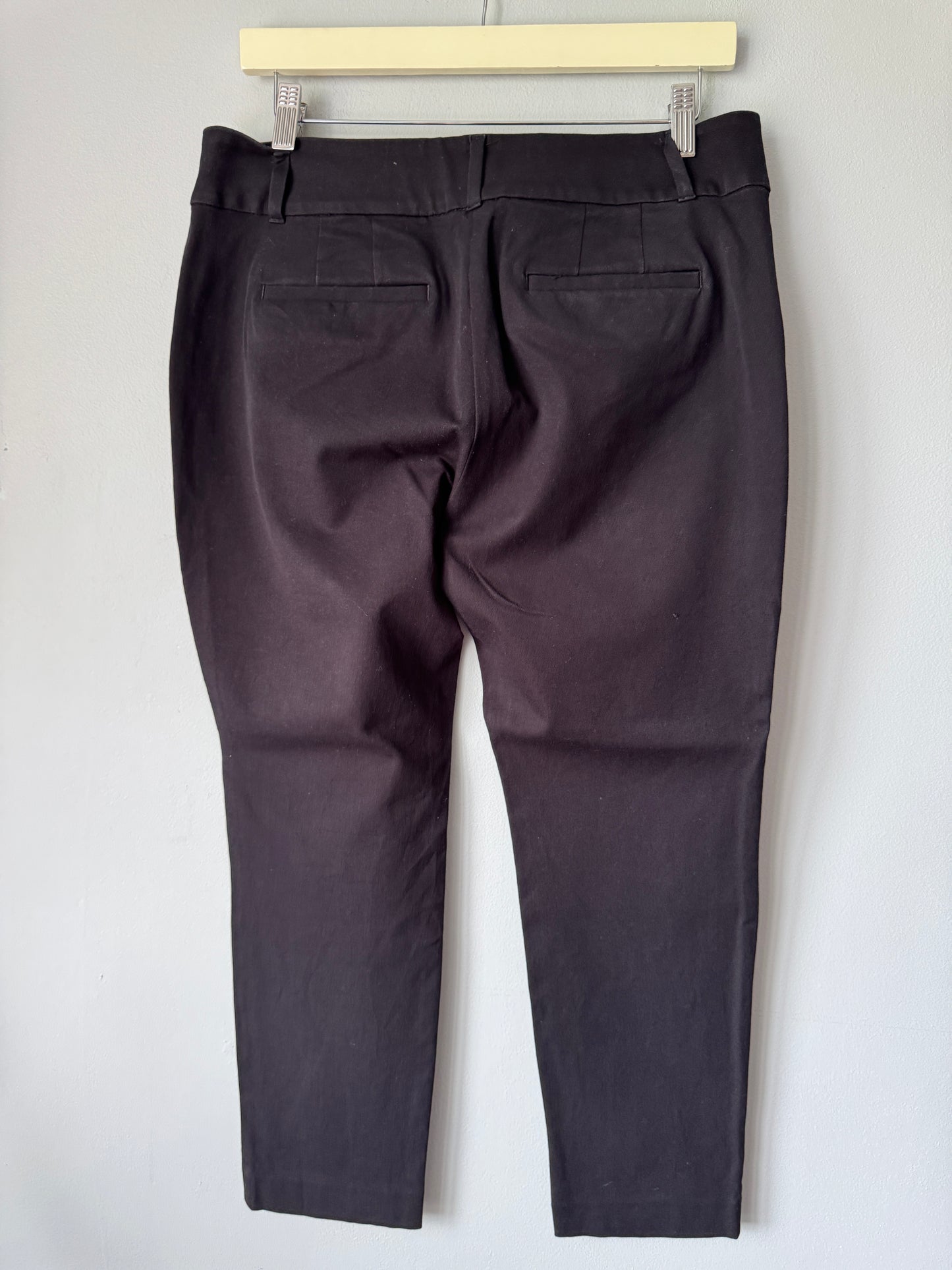 LOFT Black Curvy Skinny Ankle SIze 6
