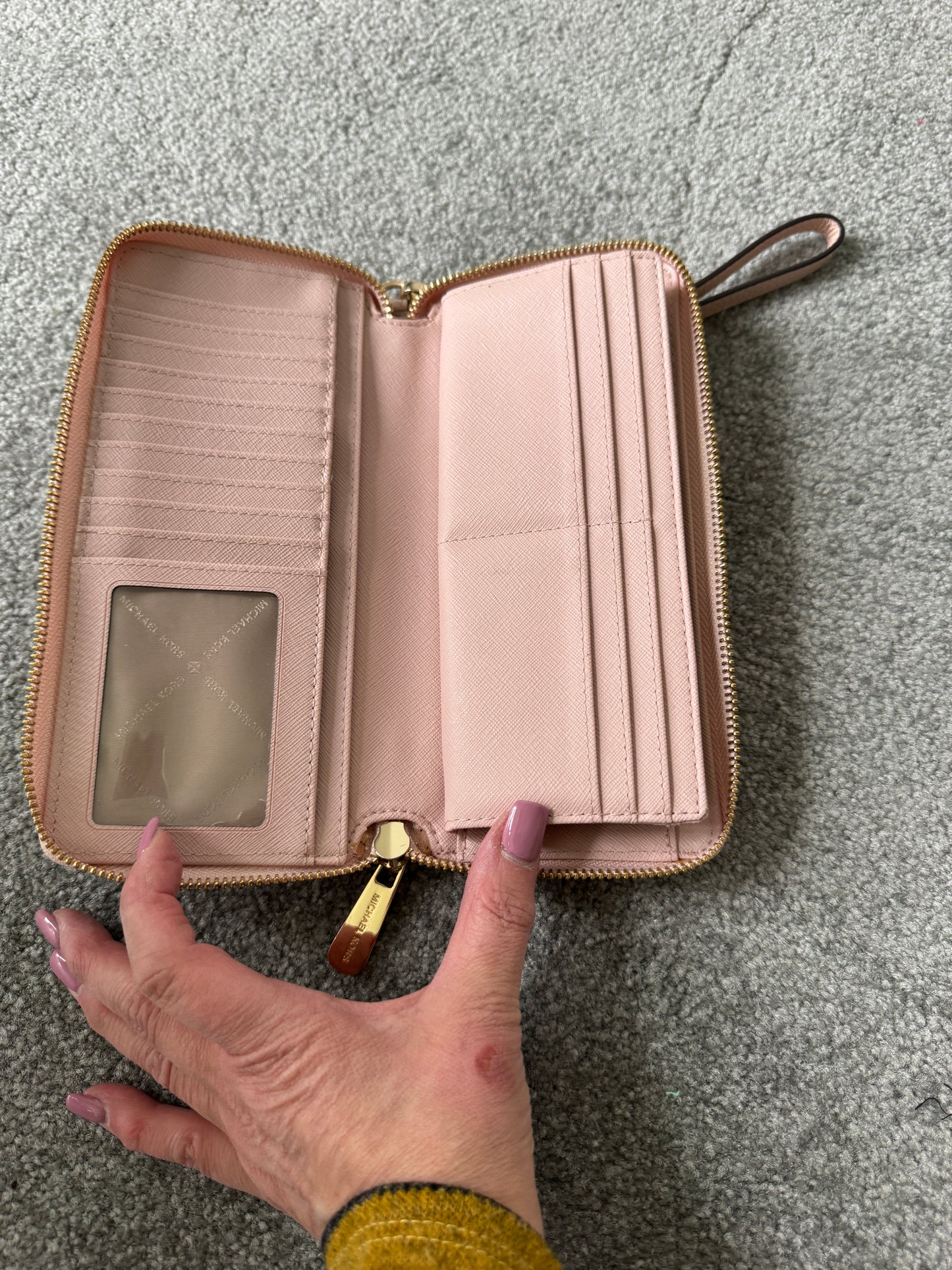 Pre Owned Authentic Michael Kors Jet Set Wallet in Blush Pink