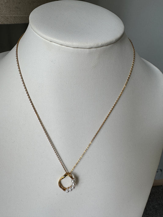 Qudo Necklace with Pearls