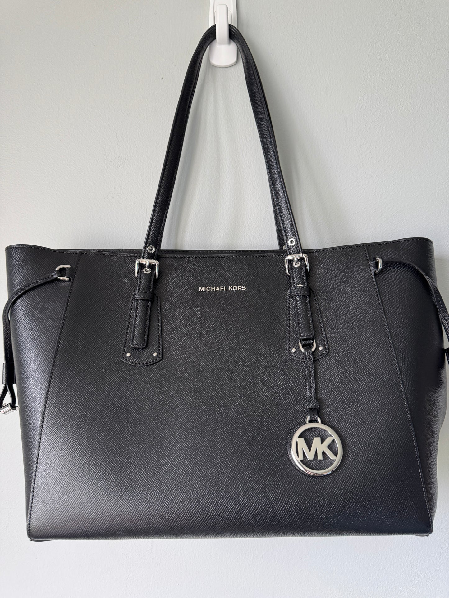 Pre Owned Authentic Michael Kors Voyager Bag