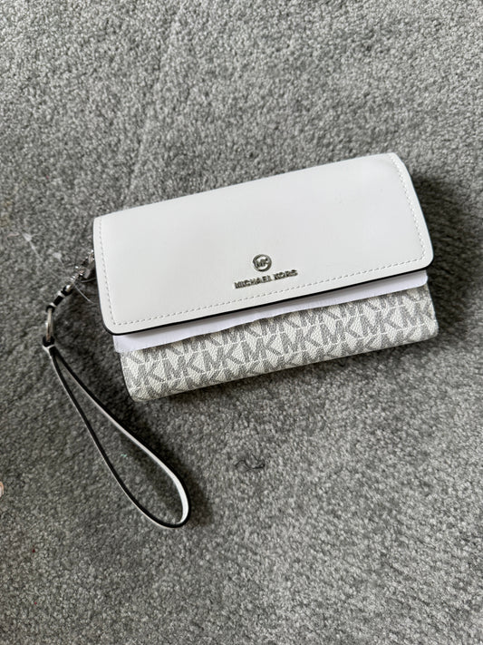 Pre Owned Authentic Michael Kors Jet Set Trifold Wallet Wristlet NWT