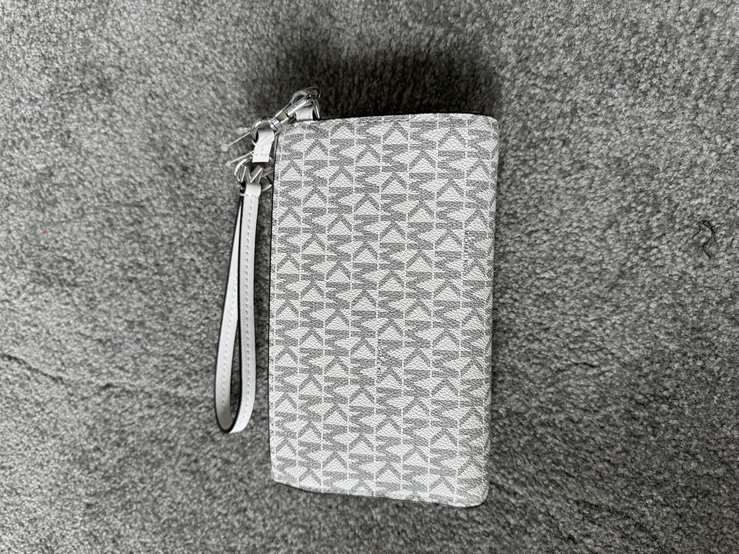 Pre Owned Authentic Michael Kors Jet Set Trifold Wallet Wristlet NWT