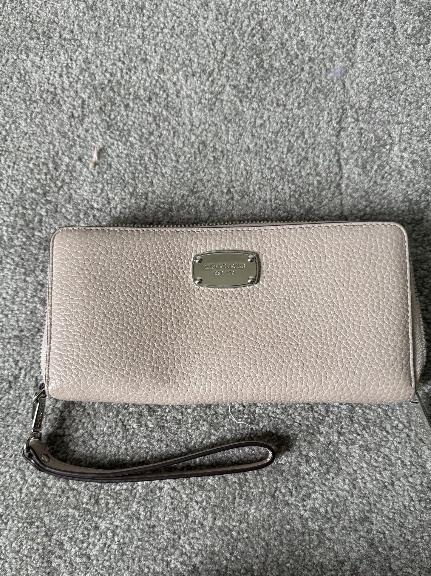 Pre Owned Authentic Michael Kors Wallet Wristlet